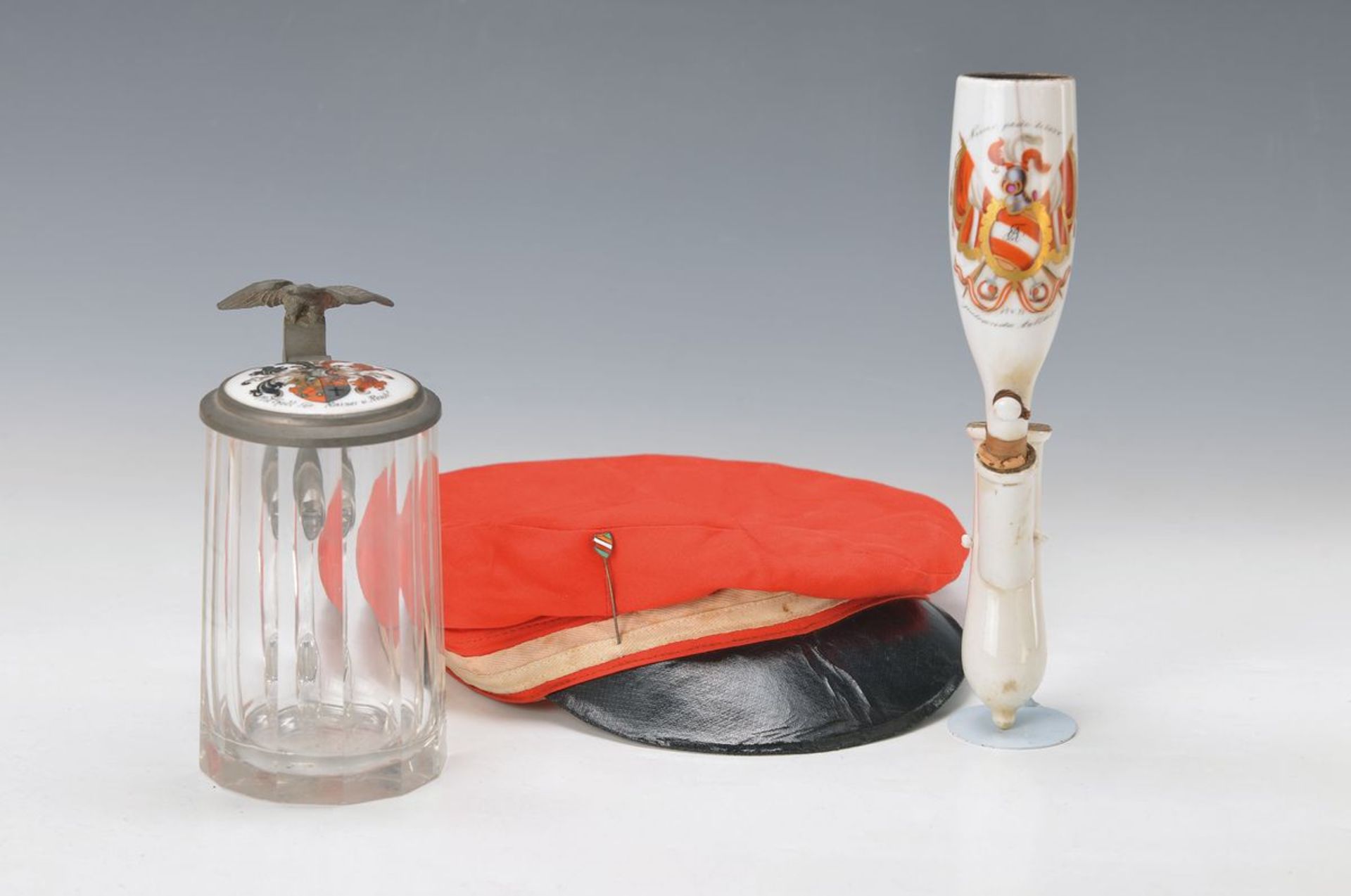 Four parts of fraternity: 1880-1930, Porcelainpipe head white/red, with hairline crack, H. 14.5