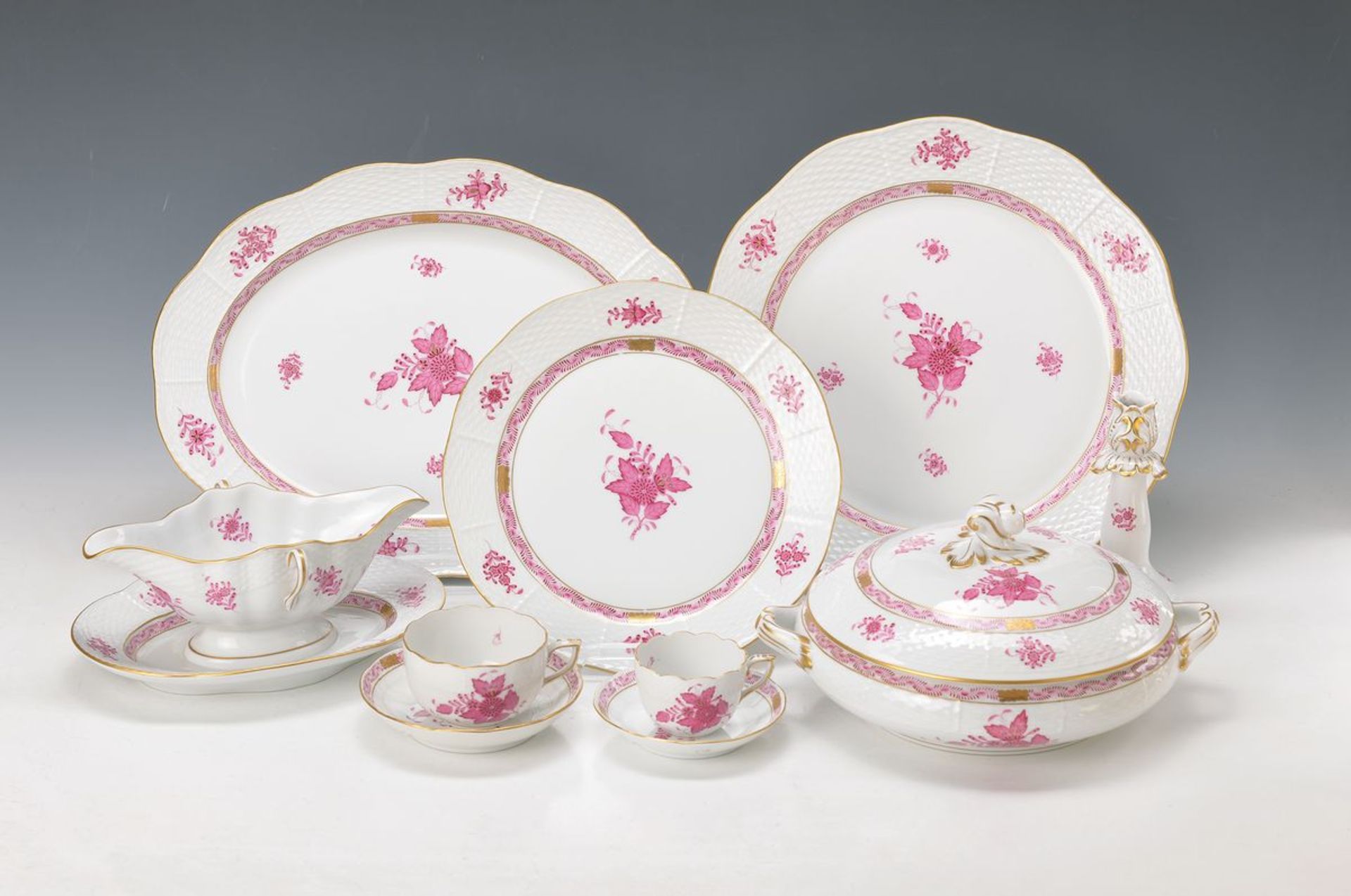 extensive Dinner set, Herend Hungary, decor Apponyi magenta, 11 Dinner- and 10 soup plates, 9 pastry