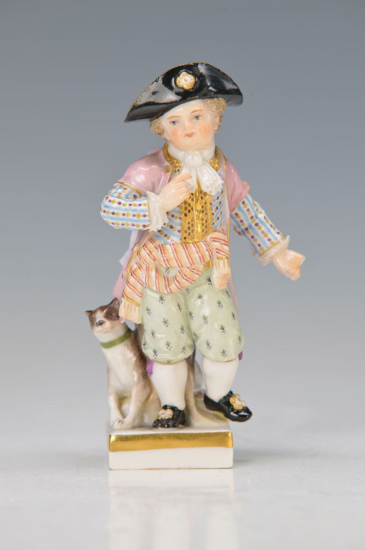 figurine, Meissen, around 1870, small gentleman with doggy, H. approx. 9.5 cm, at the hand rest.