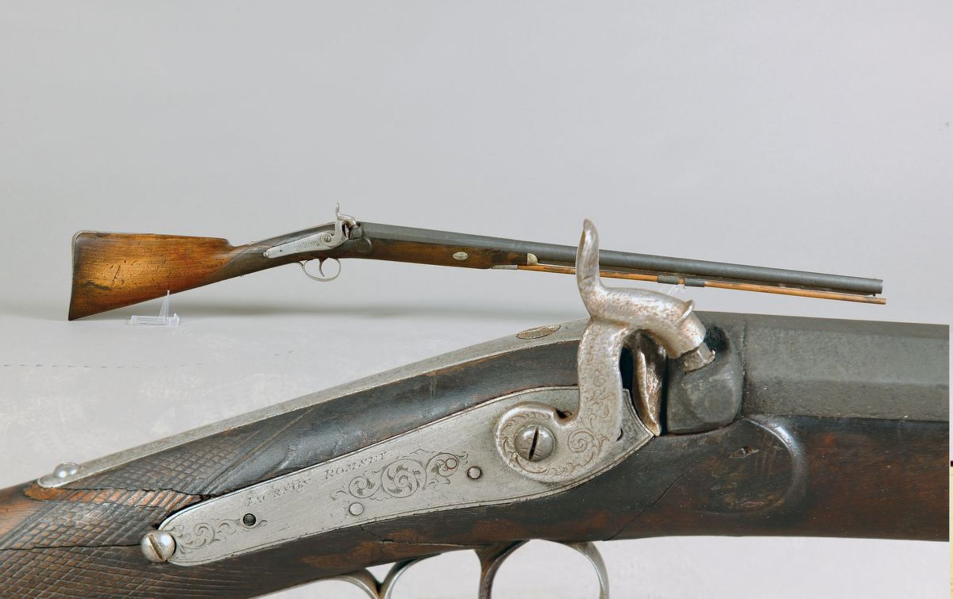 English Percussion gun, Romsy, cal. 12, 19th century, walnut shaft with fish skin decor partly,