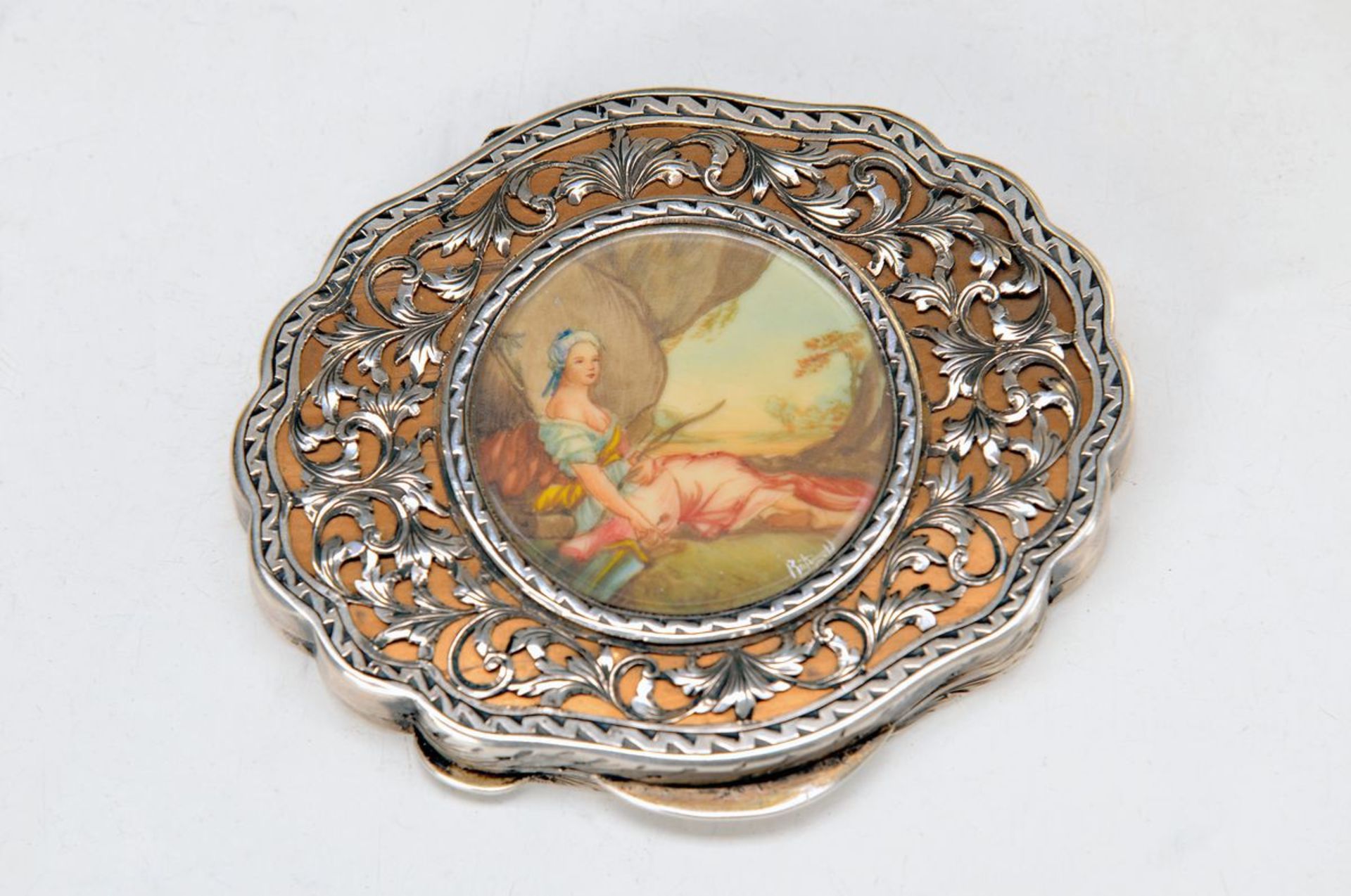 powder box, Italy, around 1965/70, in Baroque style, silver with copper, floral decor in fretwork,