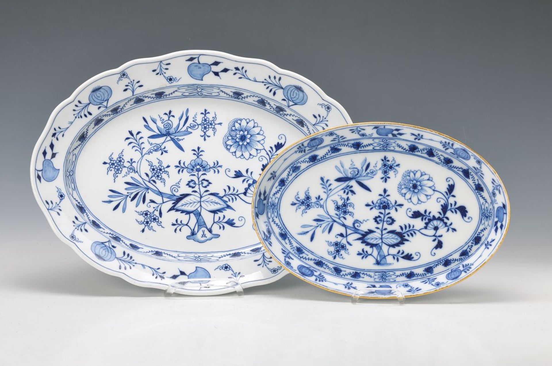 Oval platter and oval tray, Meissen, Blue Onion Pattern, around 1870/90, platter L. 41 cm/30 cm,