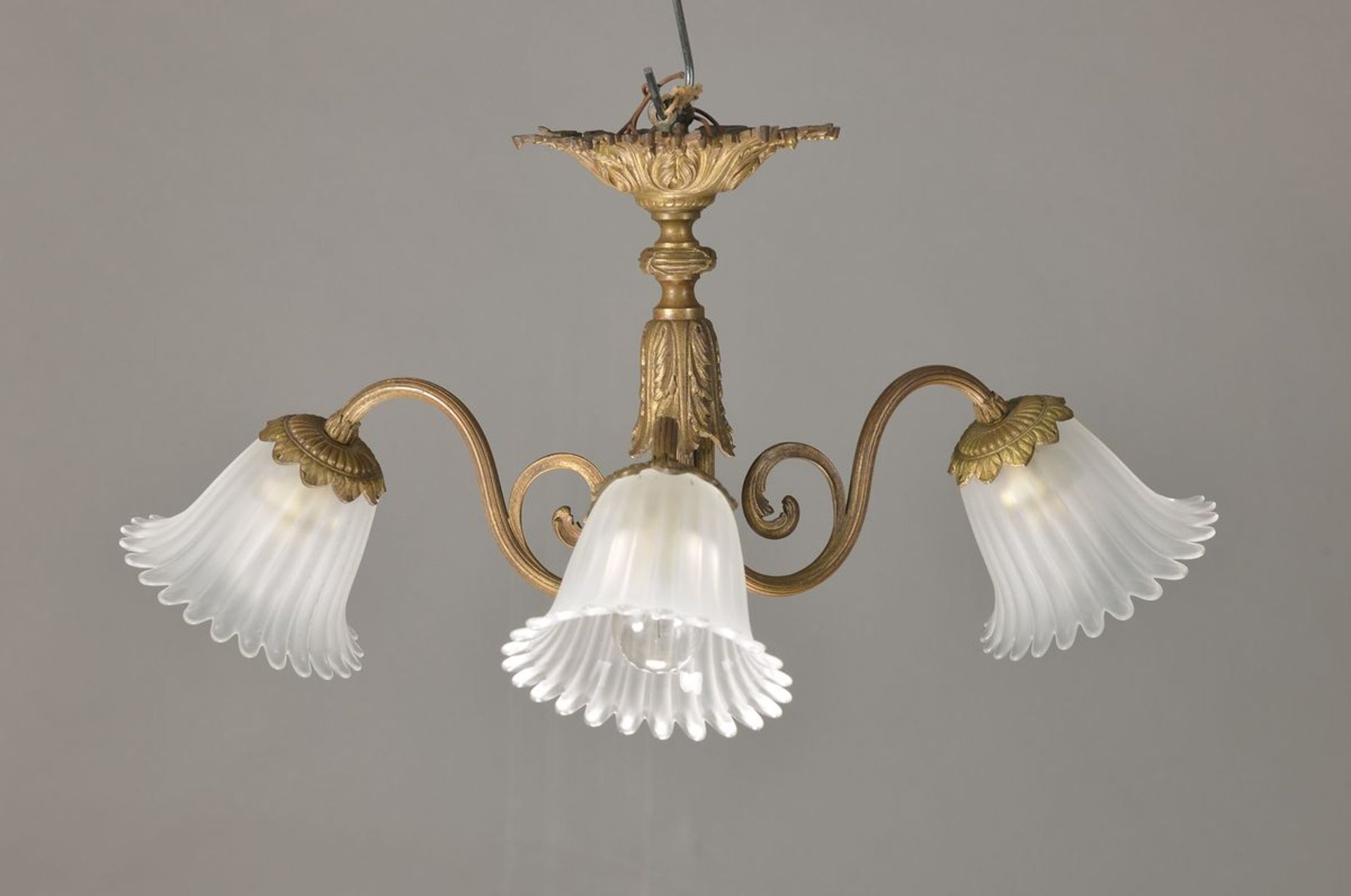 Ceiling lamp, France, around 1890, bronze casing with acanthus decoration, three focal points,