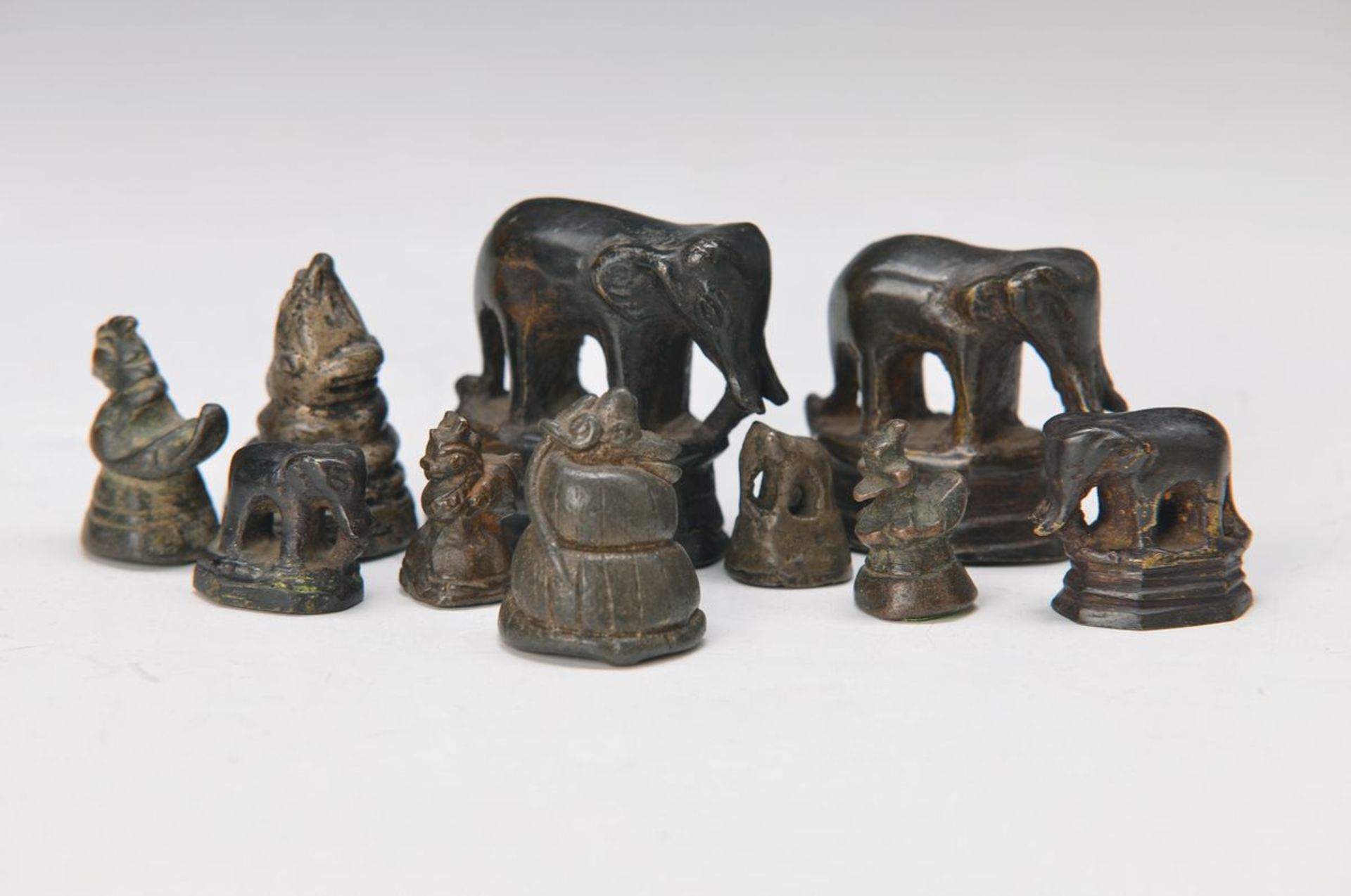 18 weights India, around 1850, brass: 10 various elephants with lowered snout, H. approx. 1-4 cm;
