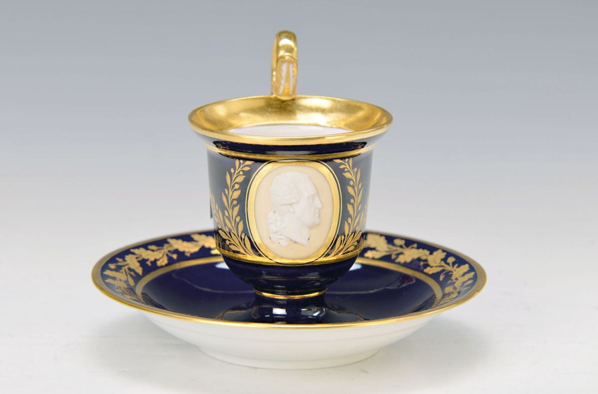 Portrait cup, Meissen, around 1814 -15, profile representation a man, erhabenes embossment in