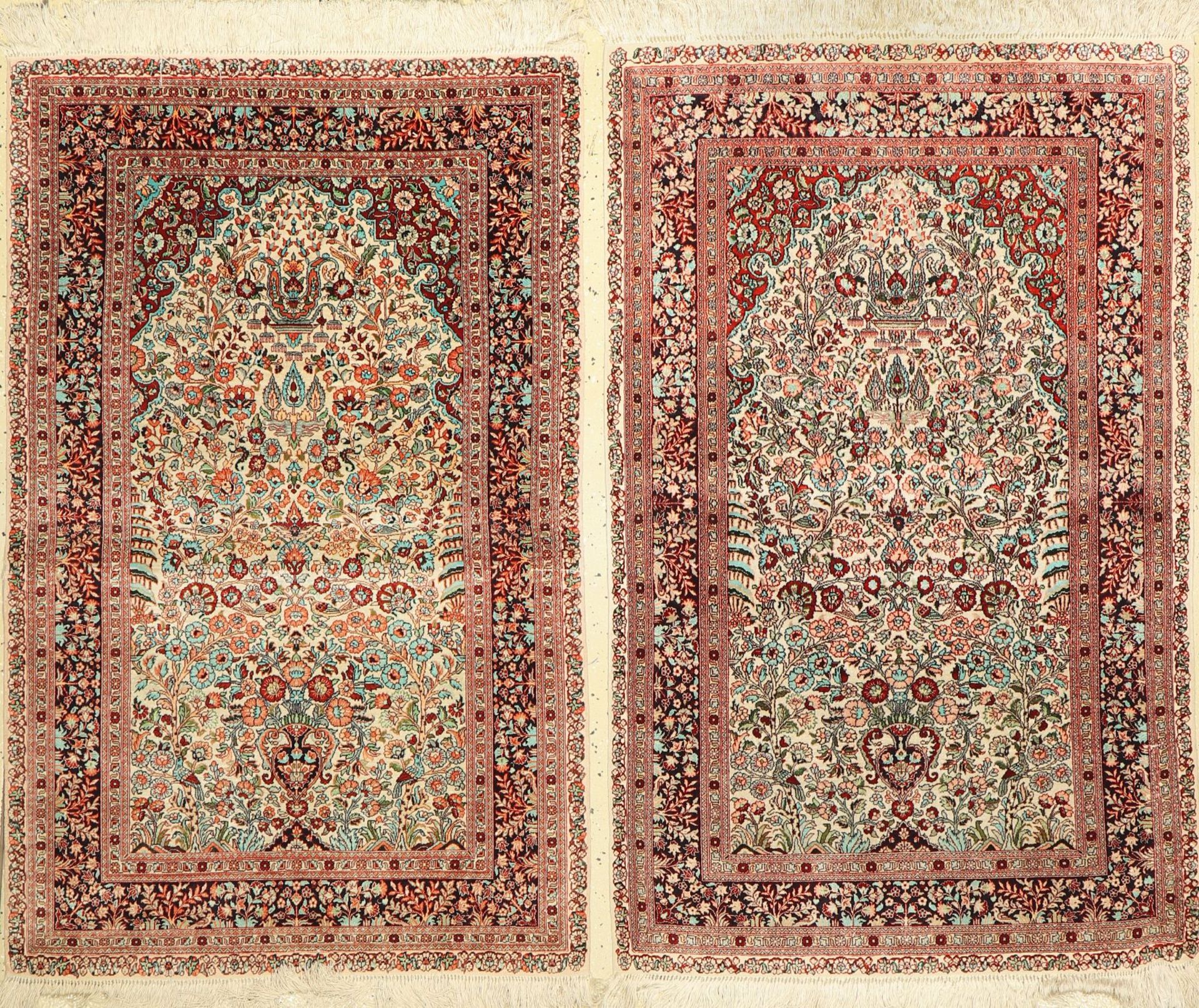 1 Paar Seiden Hereke fein, China, ca. 40 Jahre, reine Naturseide, ca. 124 x 78 cm, EHZ:2