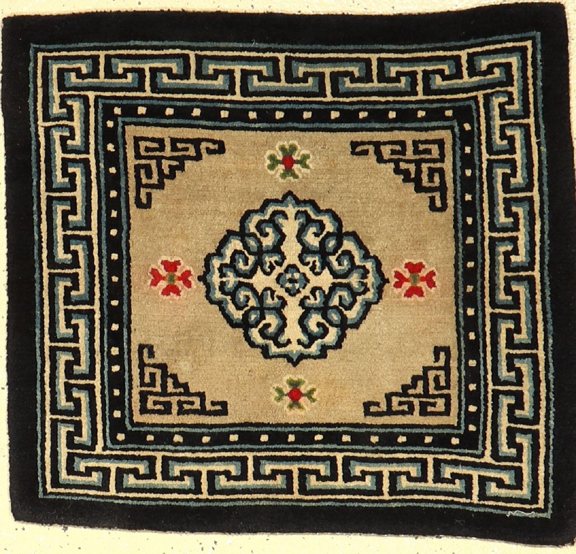 Tibetische Sitzmatte alt, Tibet, um 1930, Wolle auf Wolle, ca. 60 x 64 cm, EHZ: 2-3