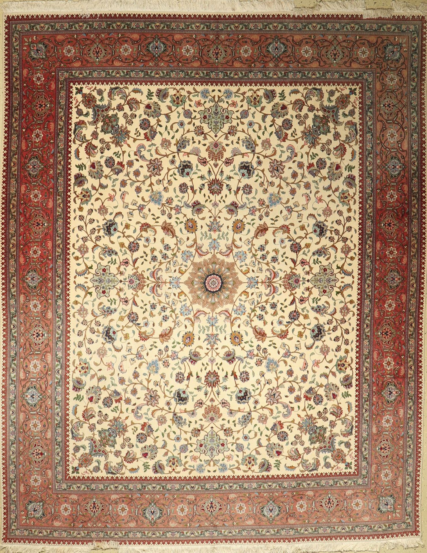 Täbriz, Persien, ca. 40 Jahre, Korkwolle mit Seide, ca. 315 x 249 cm, EHZ: 2-3, Mottenfraß,