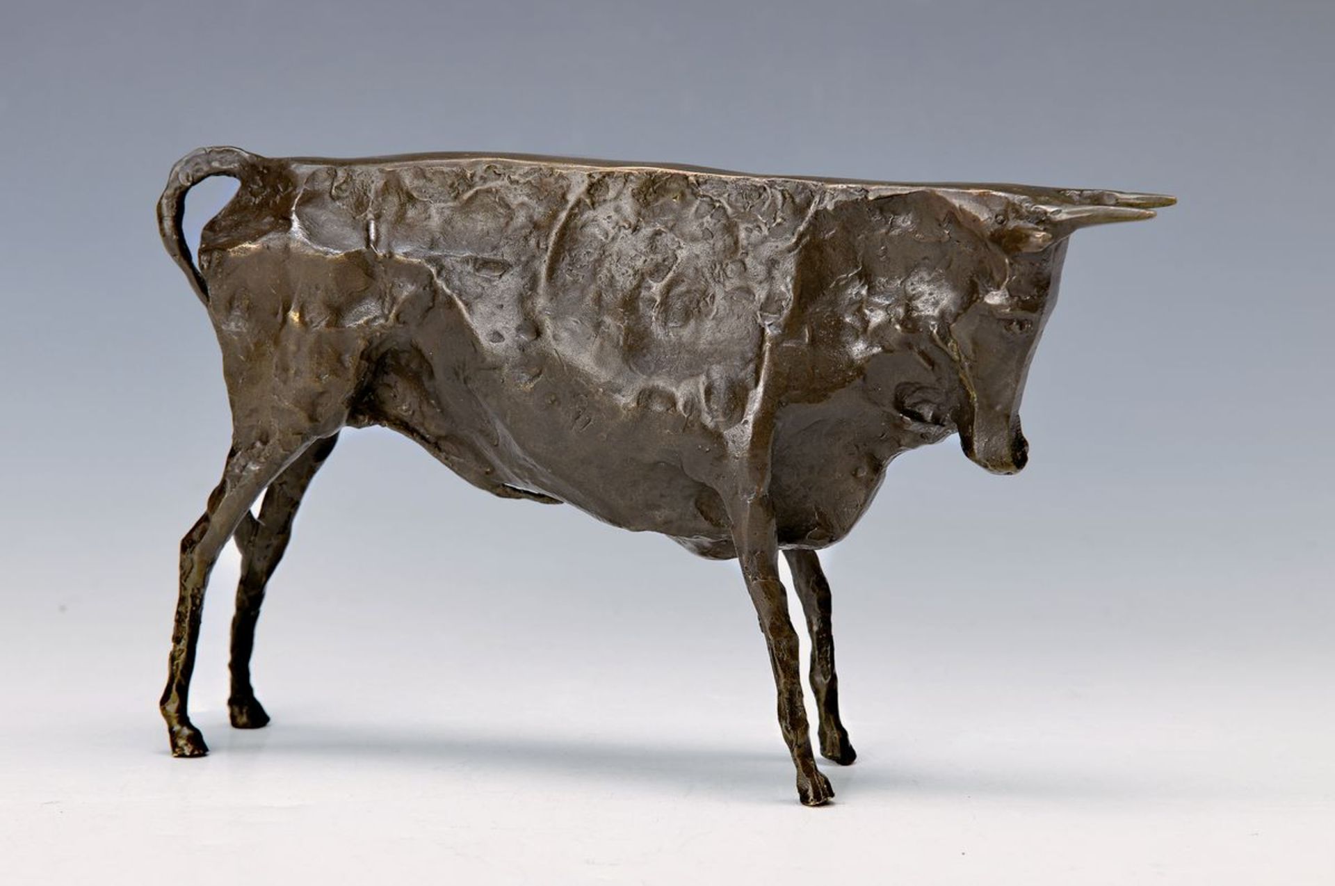 Unknown contemporary artist, sculpture of a bull, bronze, ca.14.5x 25cm