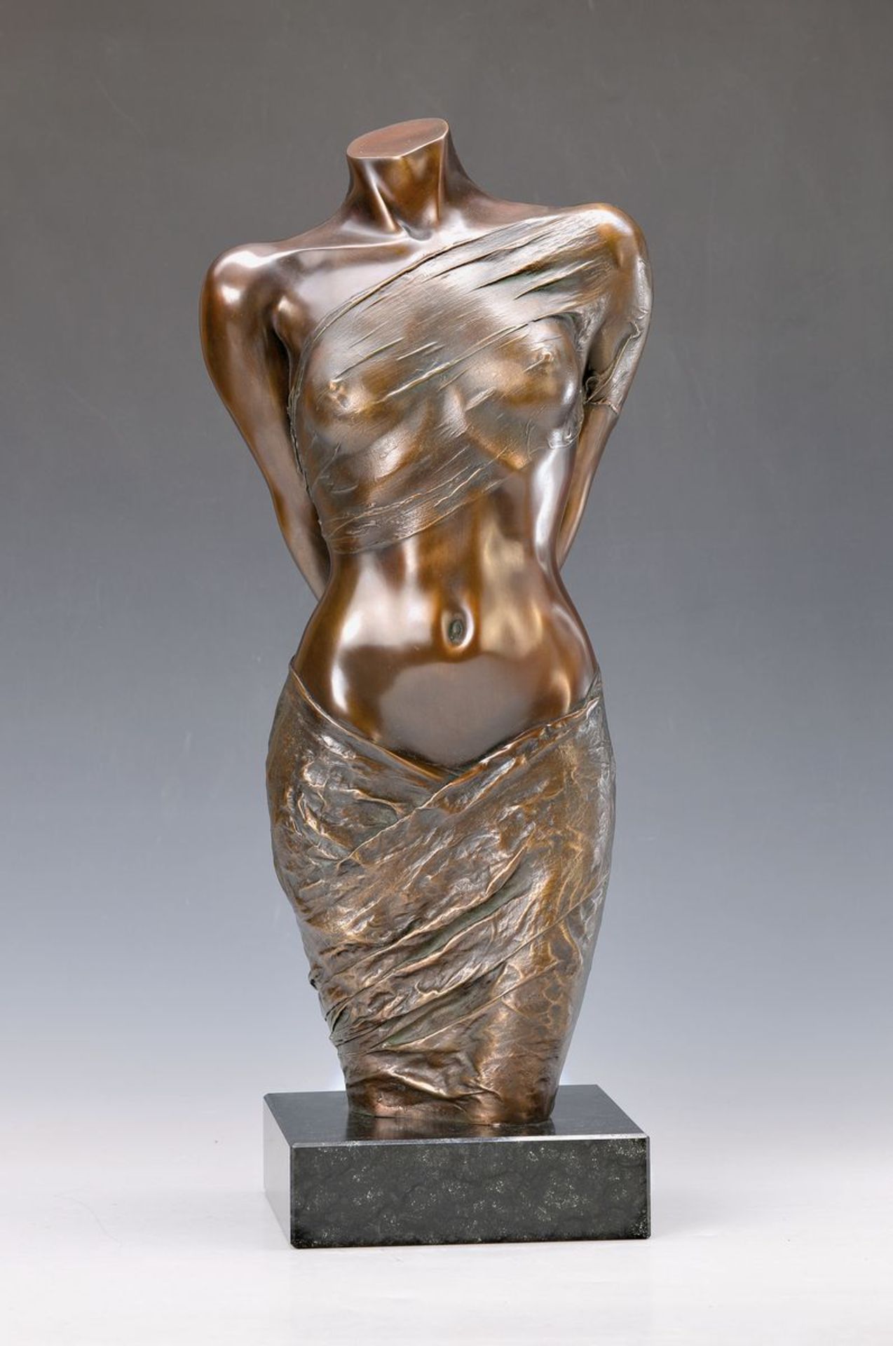 Willi Kissmer, born 1951, bronze sculpture, half-act with 2 cloths on base, signed, num. 51/99, h.