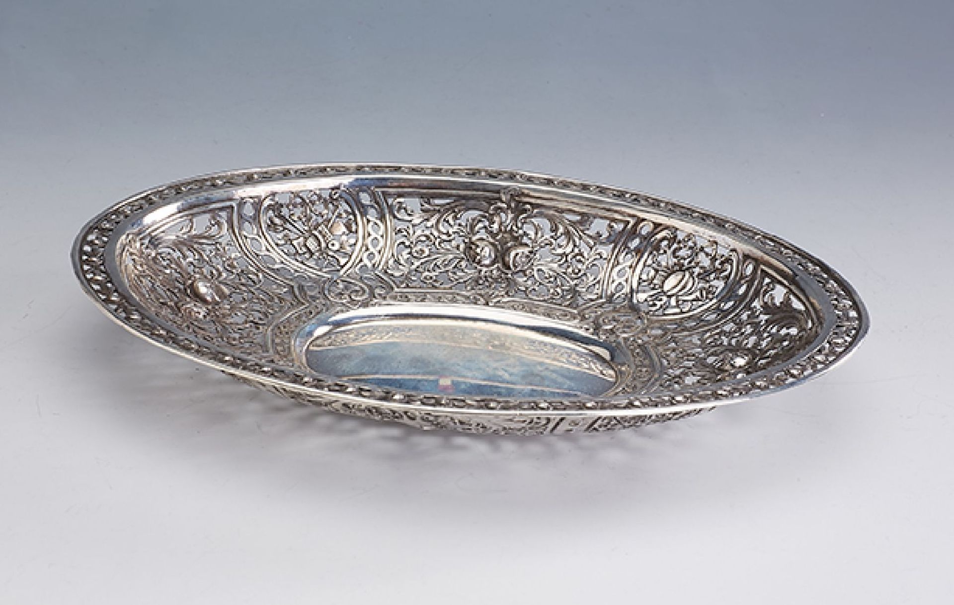 Bowl, german, probably Hanau approx. 1900 , 800 silver, fret work with rose decor, bowdecor,