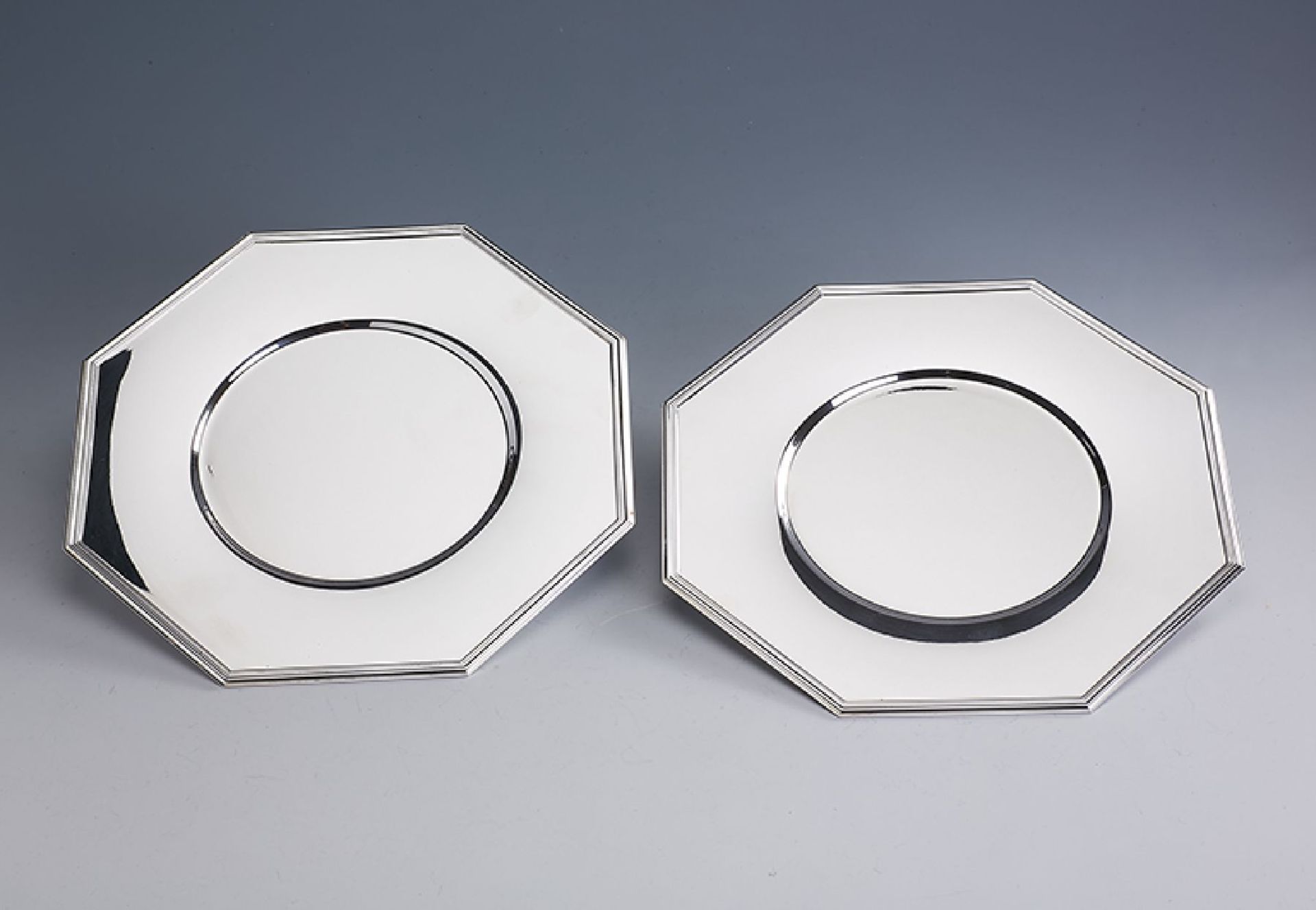 1 Under plate, german, Wilkens Bremen, 800 silver , octagonal form, diam. approx. 30 cm, approx. 585