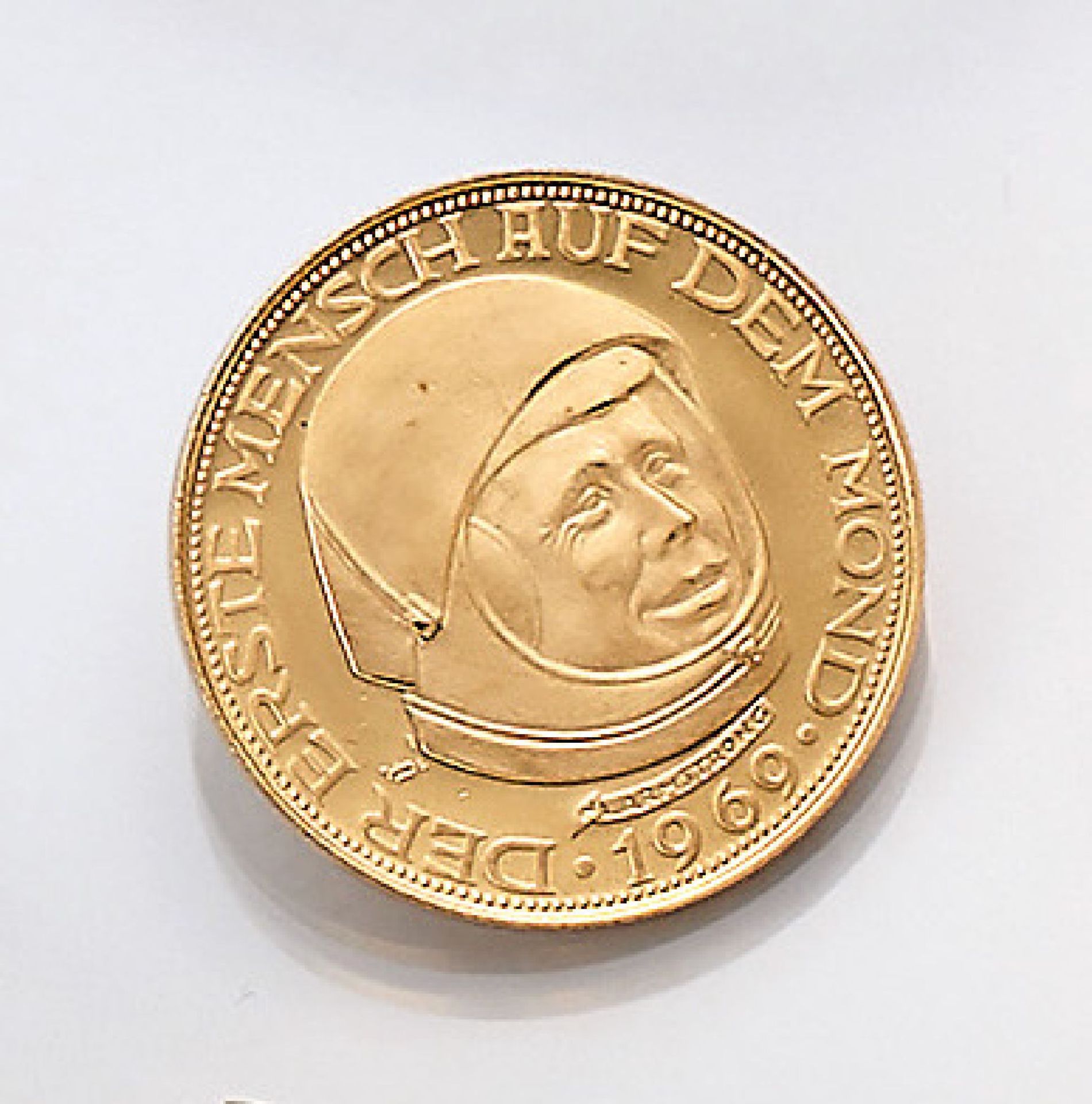 21.6 kt gold medal, 50 Lunare, "Das erste Mondgeld", 1969, YG 900/000, N. Armstrong, first man of