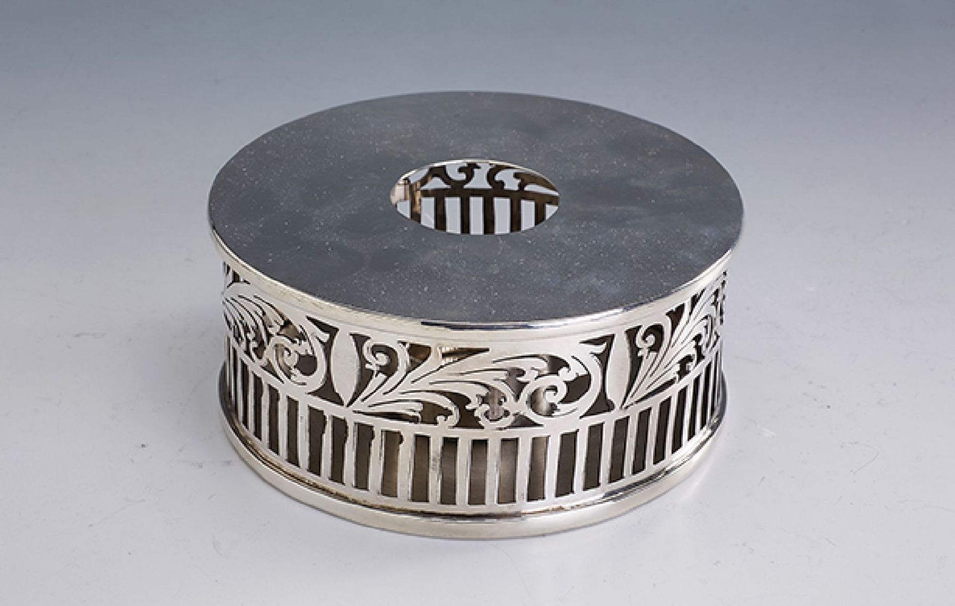 Portable hearth, Italy, 1930s , silver 925, fret work, approx. 380 g, h. approx. 5.5 cm, diam.