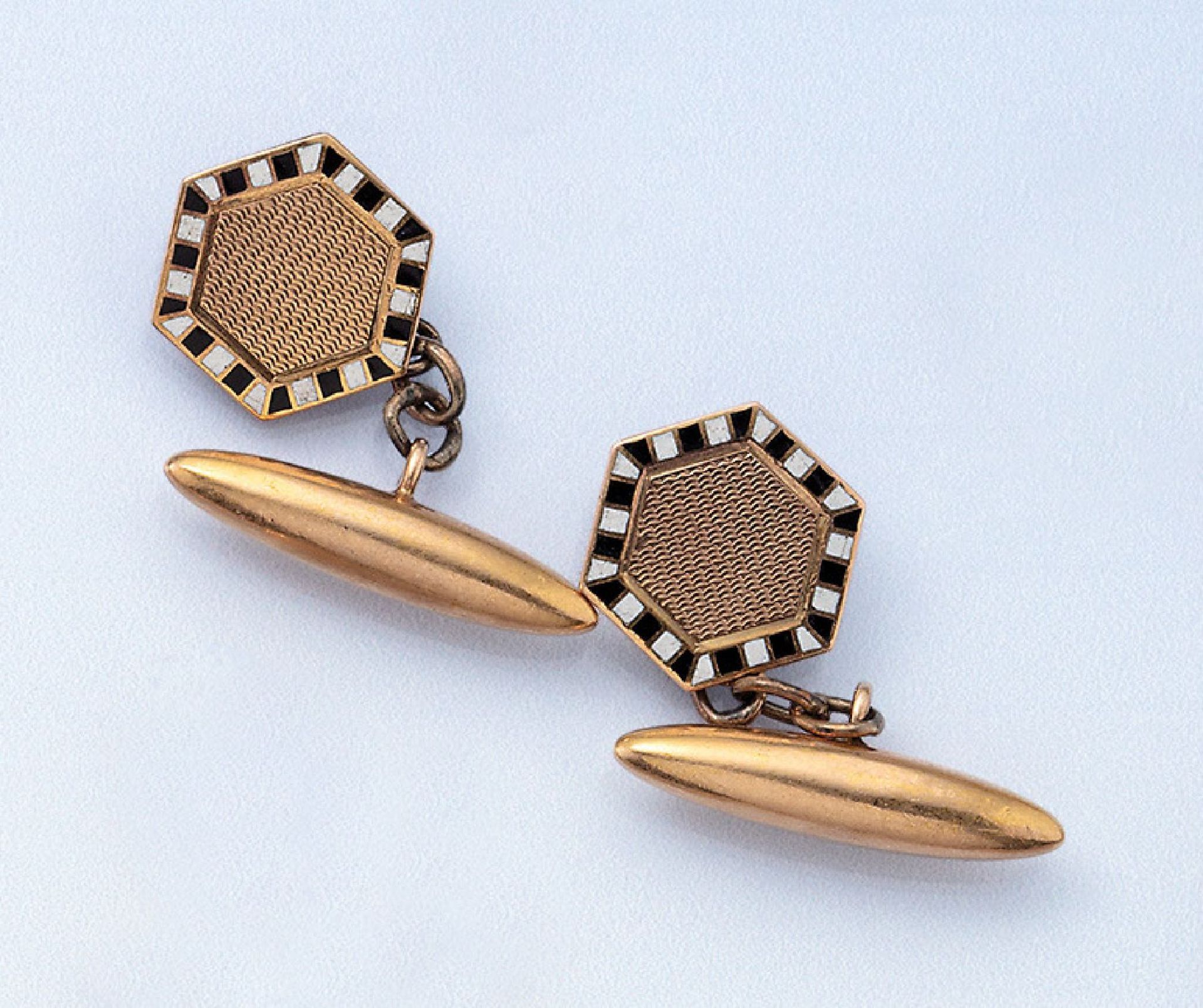 Pair of 9 kt gold cufflinks with enamel , England ca. 1935, YG 375/000, pure Art-Deco, hexagonal