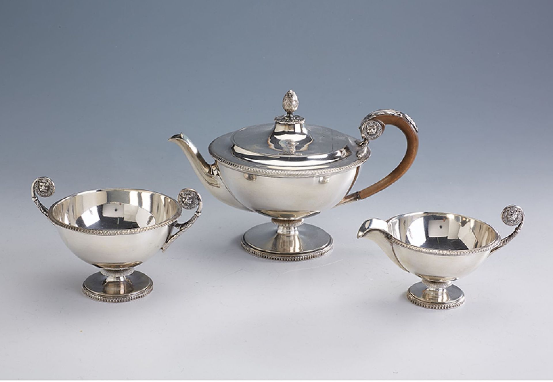 3-piece teaset, Sheffield 1914-17 , Sterlingsilver, comprised of: teapot, sugar bowl and milk jug,