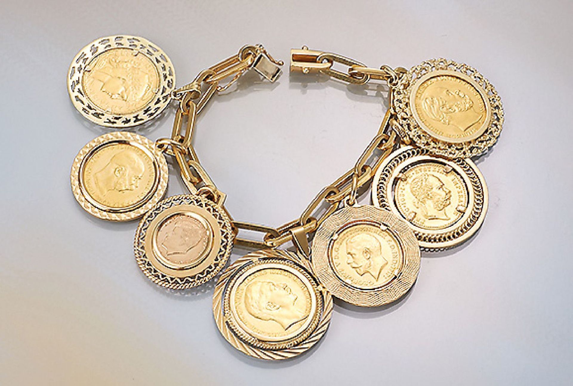 18 kt gold coin bracelet , YG 750/000, 7 movable coin suspensions: 1 x 20 Mark, German Reich,