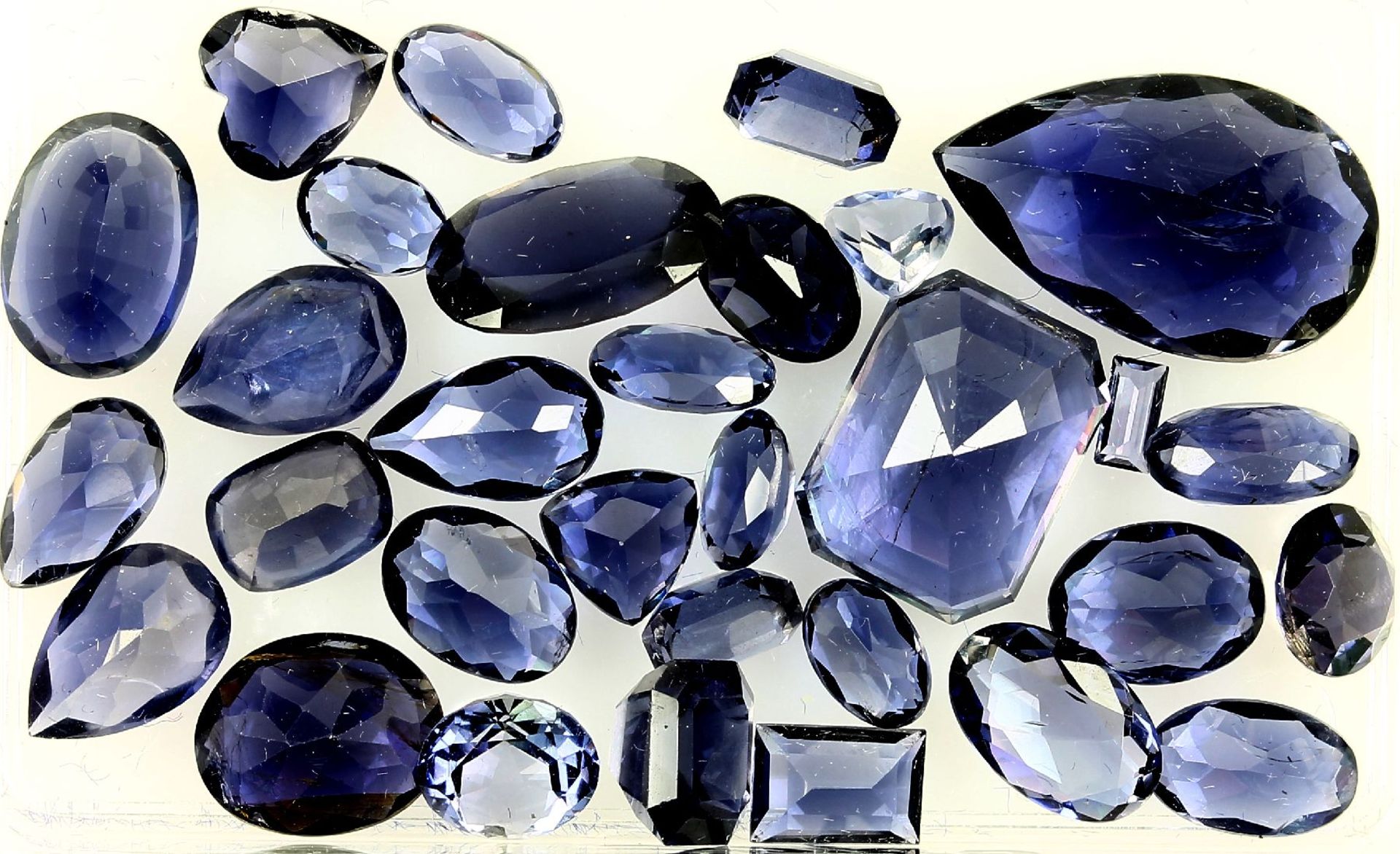 Lot loose iolites total 35.8 ct, different shapes Valuation Price: 780, - EUR