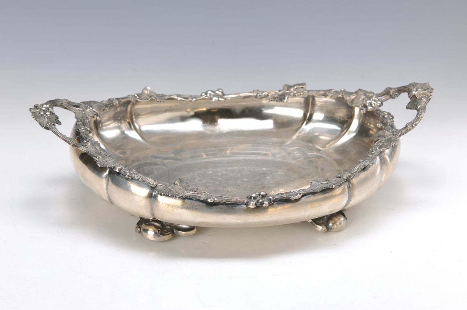 Oval bowl, German, around 1845-50, 13 lot silver, vine leaf décor on the edge launched, finely