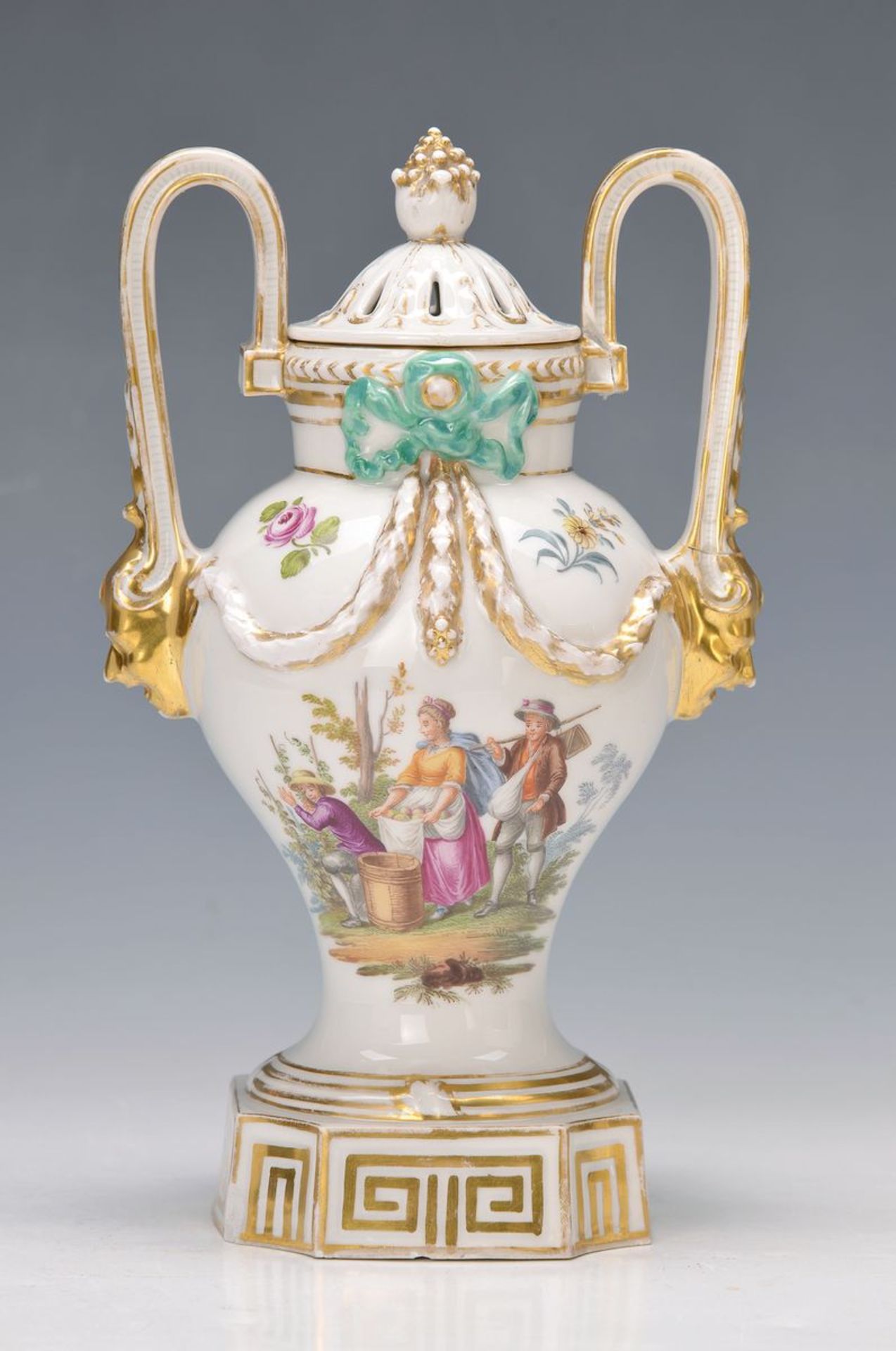 Potpourri-vase, Meissen, around 1860, porcelain, embossment and glossy gilding (abraded), very