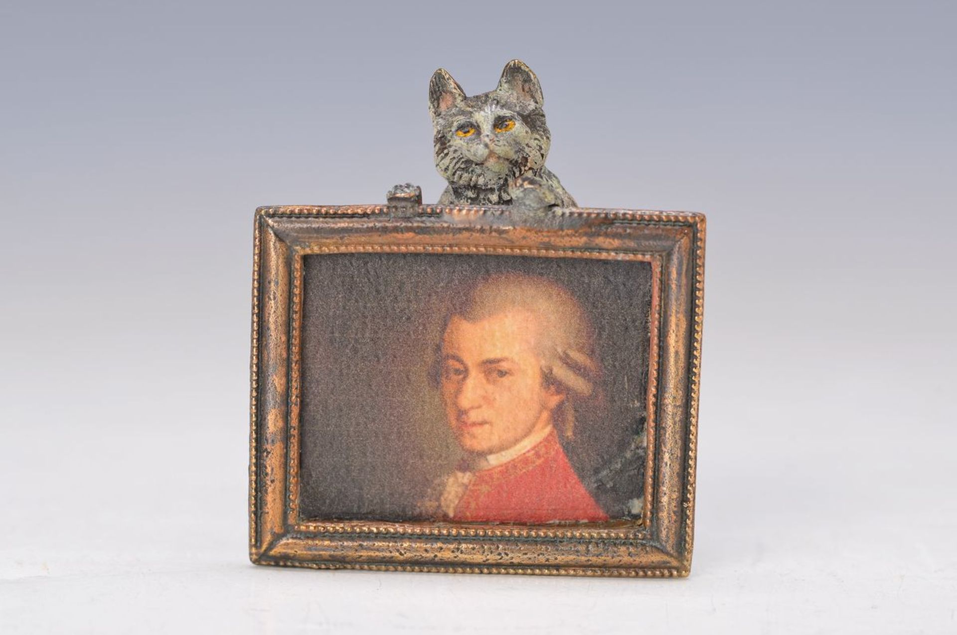 Vienna Bronze, 2.H.20.th. century, cat with picture of Mozart, colorful painted, signed, H. 6 cm,