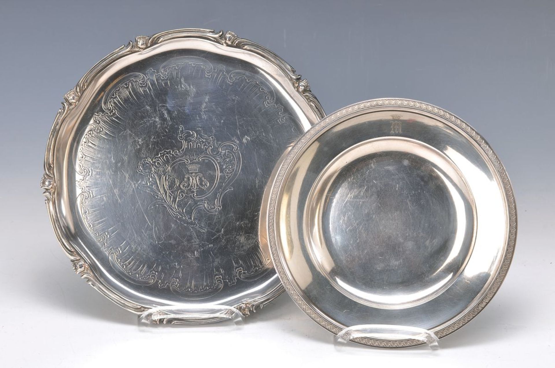 Round tray and plate, Christofle Paris, around1900, silver plated metal, engraved with the