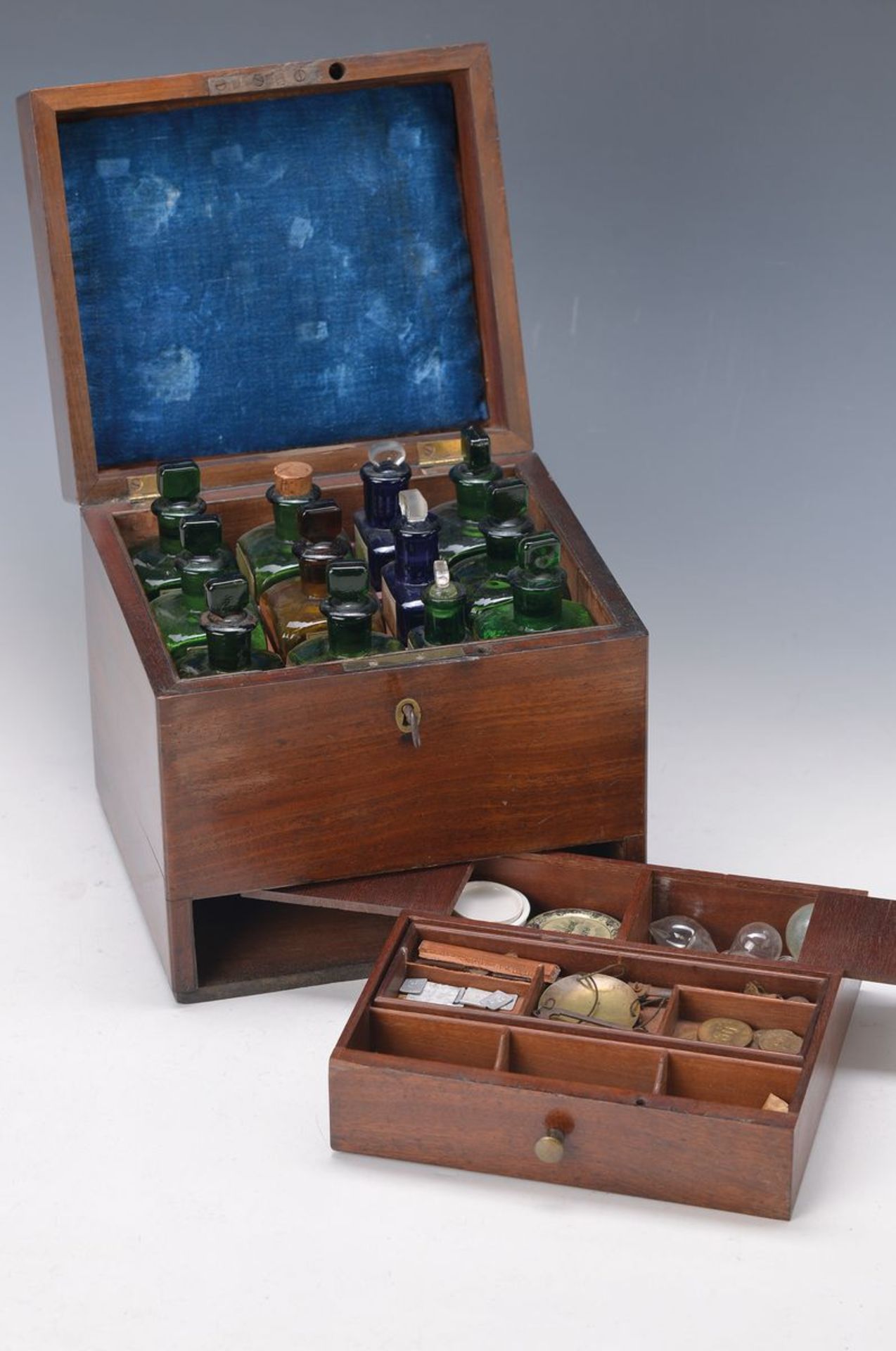 travel pharmacy/small pharmacy box, England, 19. century, 12 colour glass bottles, mostly