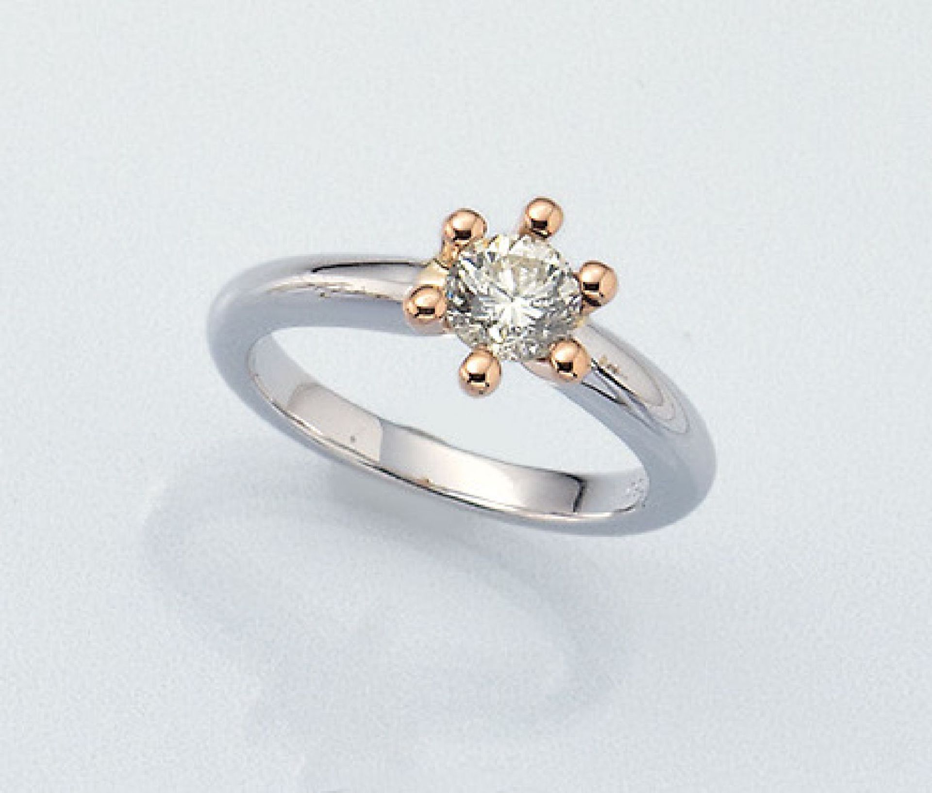 18 kt gold solitaire ring with brilliant , WG/RG 750/000, brilliant approx. 0.70 ct Top Cape/p,