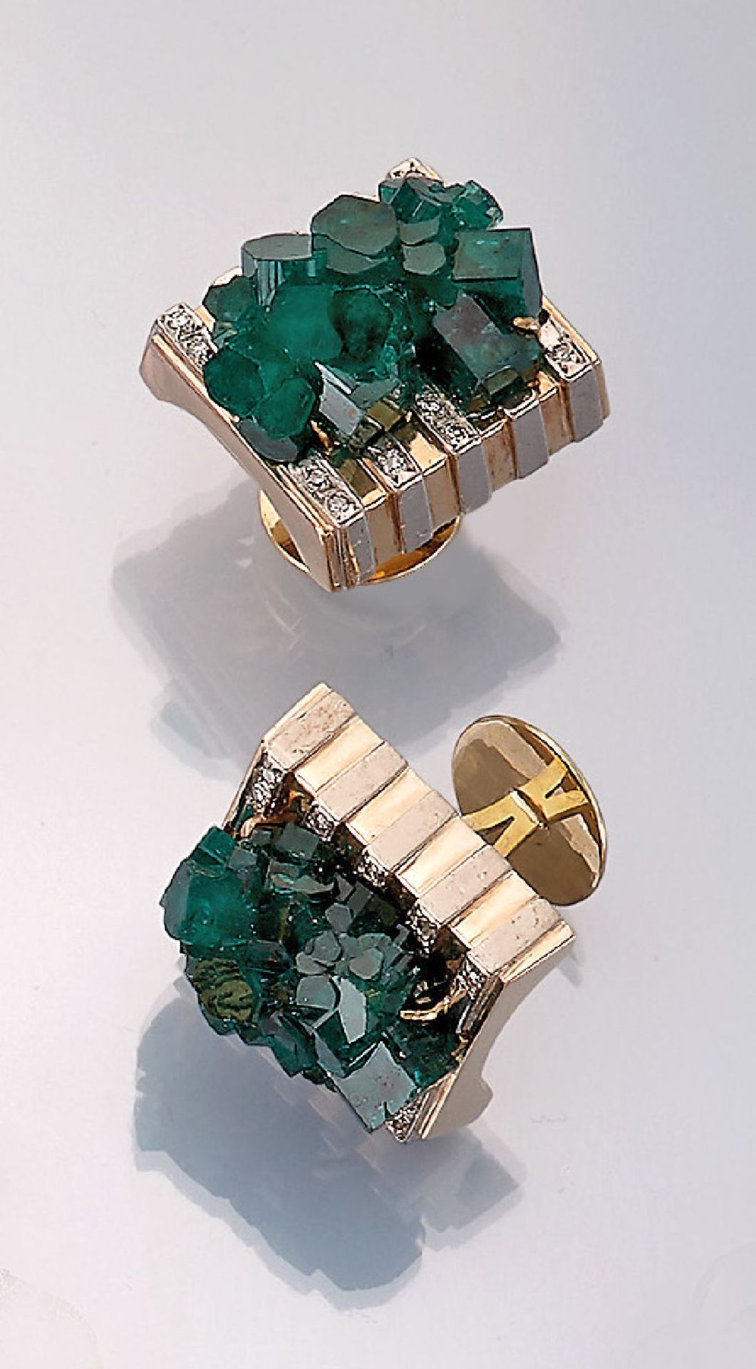 Pair of 14 kt gold cuff links with synth. emeralds and diamonds , YG 585/000, 2 synth.emerald