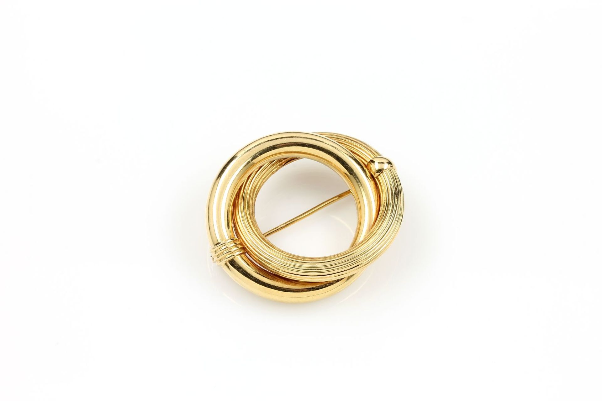 18 kt gold circle brooch , YG 750/000, 2 intertwined circles, partly circular fluted, approx. 3 x