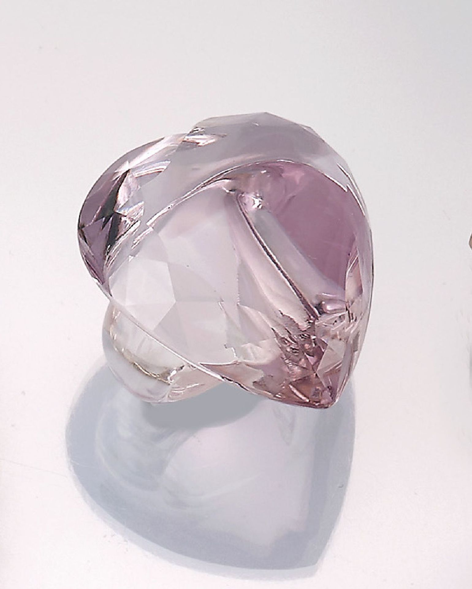 Amethyst ring, pure fine quality , ringsize 57, approx. 35.8 g, approx. 179 ct, approx. 38x 38 cm,