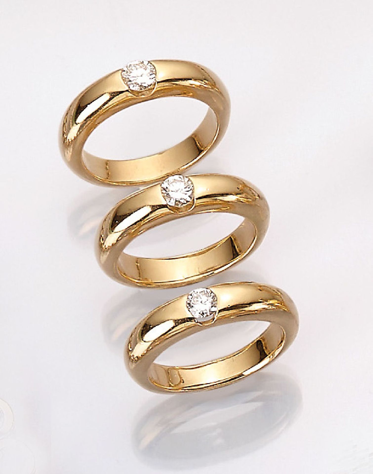 18 kt gold ringtrio with brilliants , YG 750/000, 3 brilliants total approx. 1.0 ct (engraved: 0.