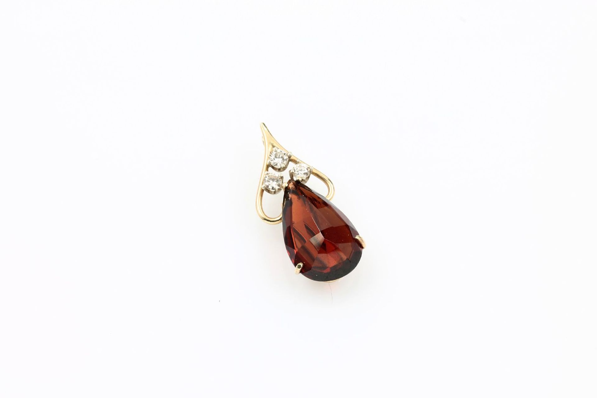 14 kt gold pendant with garnet and diamonds , YG 585/000, pear shaped bevelled garnet, 3diamonds