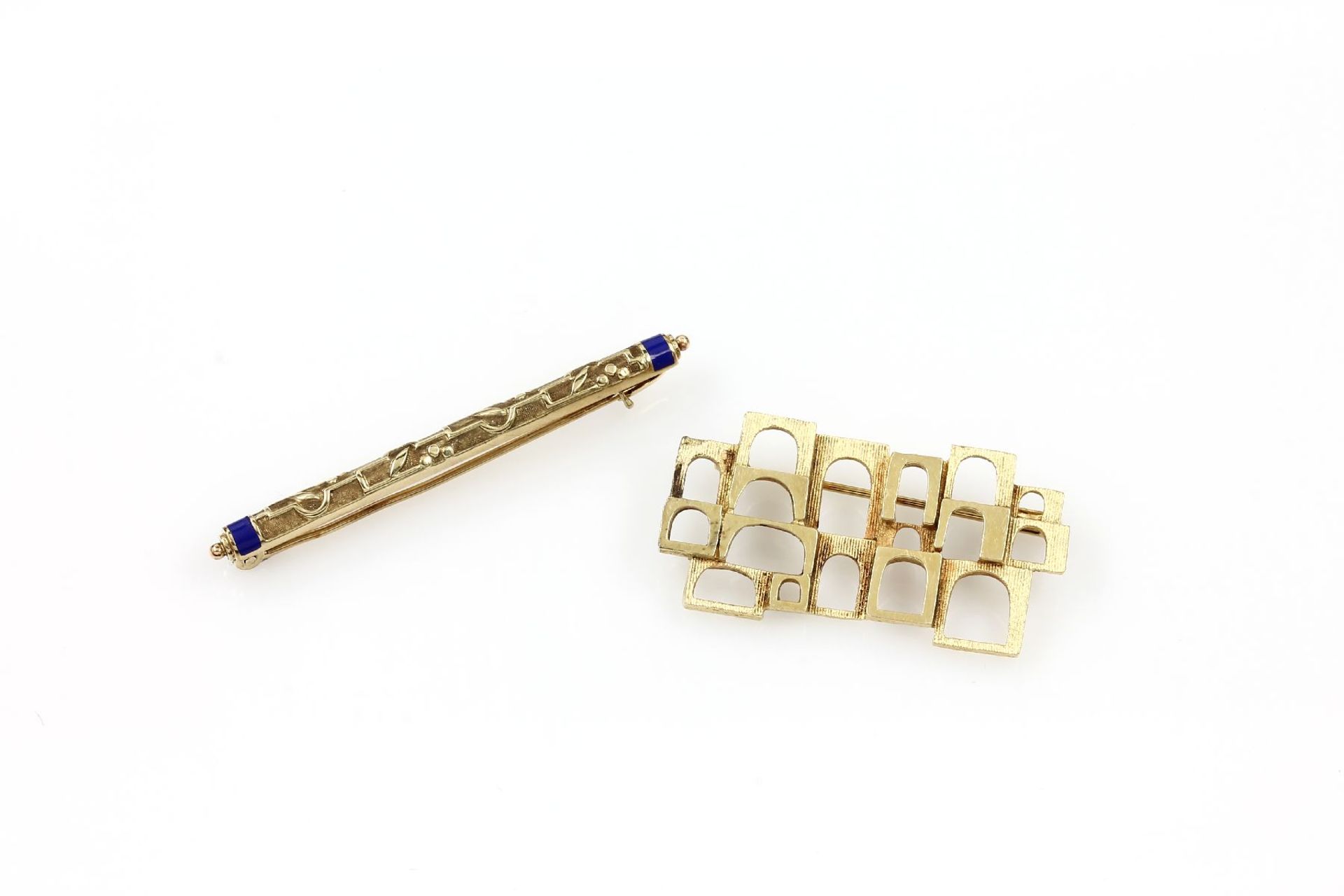 Lot 2 14 kt gold brooches , YG 585/000, 1 x asymm. grid, mattfinished and polished, 1 x bar brooch