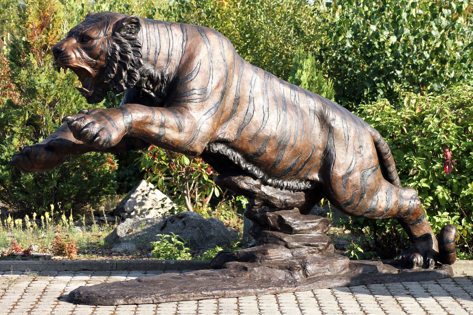 Monumental Attacking Tiger, bronze, tawny, brown and anthracite patinated, muscle well shown,