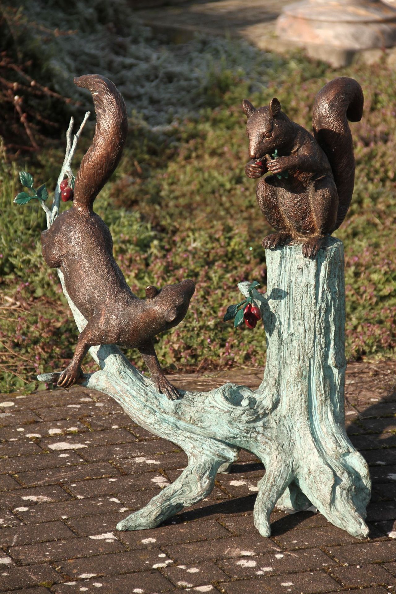 Squirrel on tree trunk, bronze, brown and greenish patinated, cute and naturalistic, slight traces