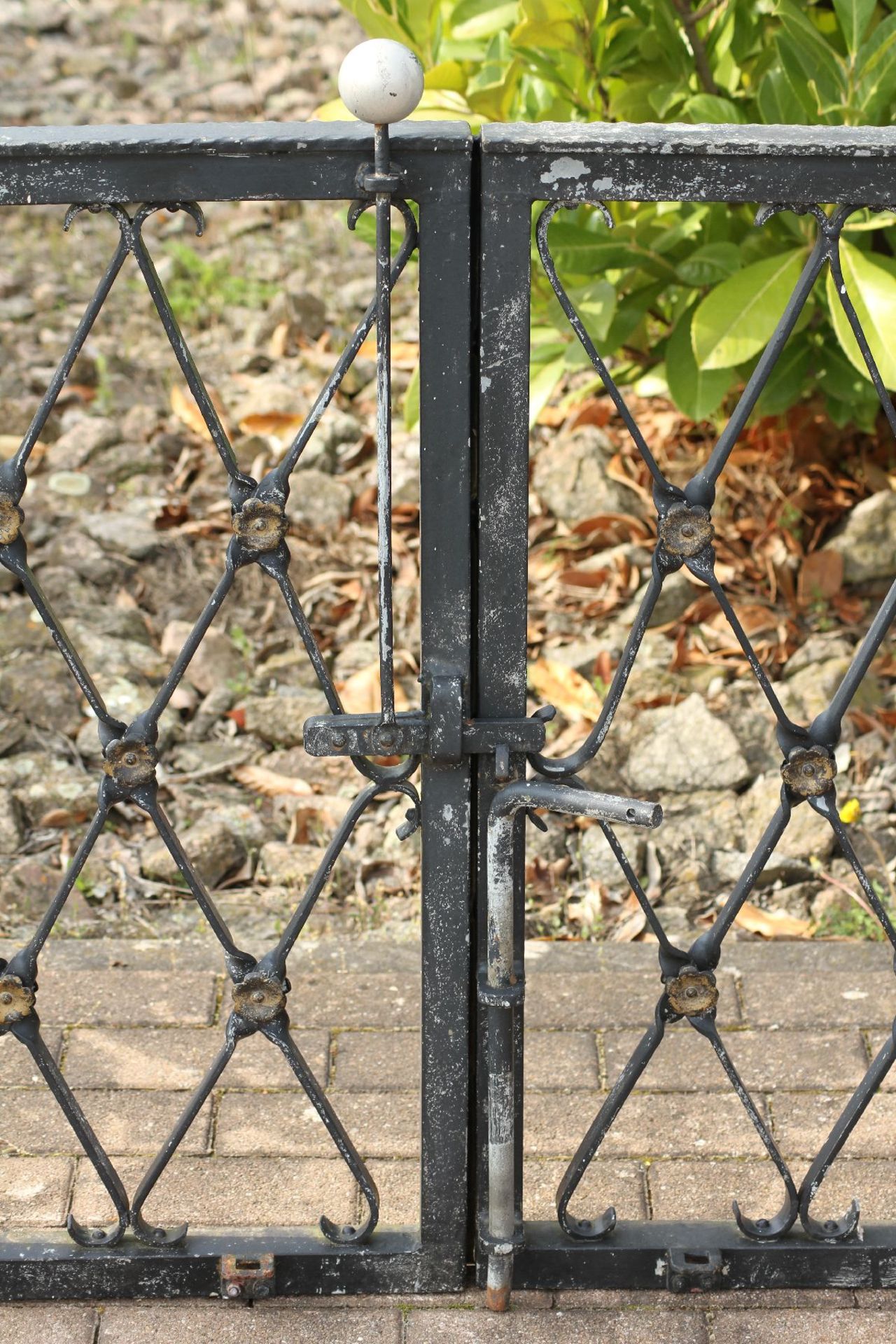 6 Fence Elements with Swing Gate and Entrance Door, iron and wrought iron, rosette decorations - Bild 7 aus 10