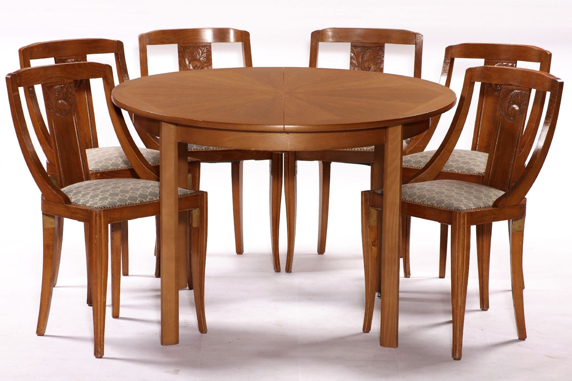 Round extending table with 6 chairs, in the style of the French Art Deco from 1930/35, solid beech