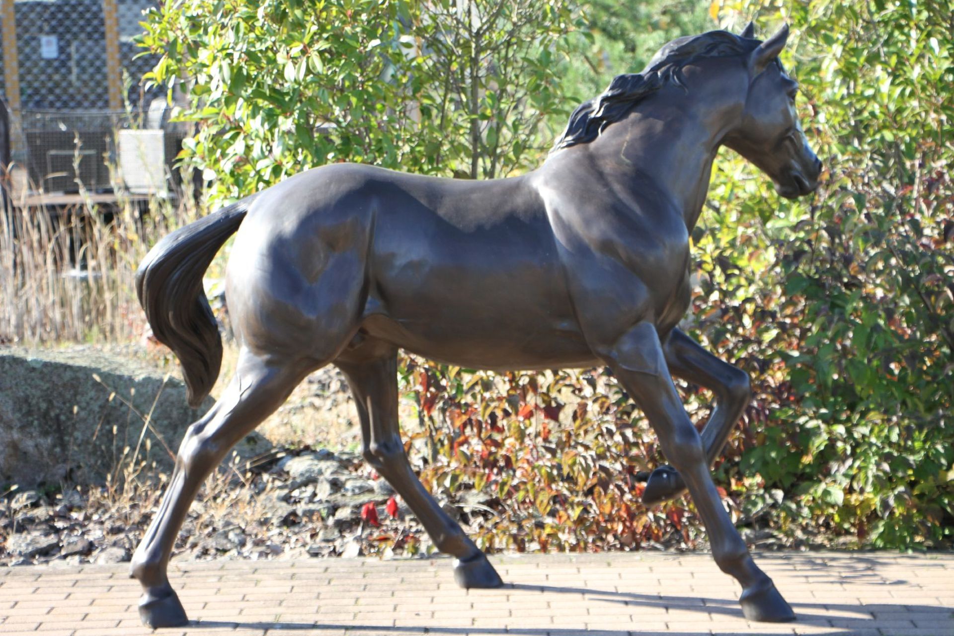 Stallion, bronze, brown and blackish patinated, in trotting representation, naturalistic, - Bild 2 aus 3