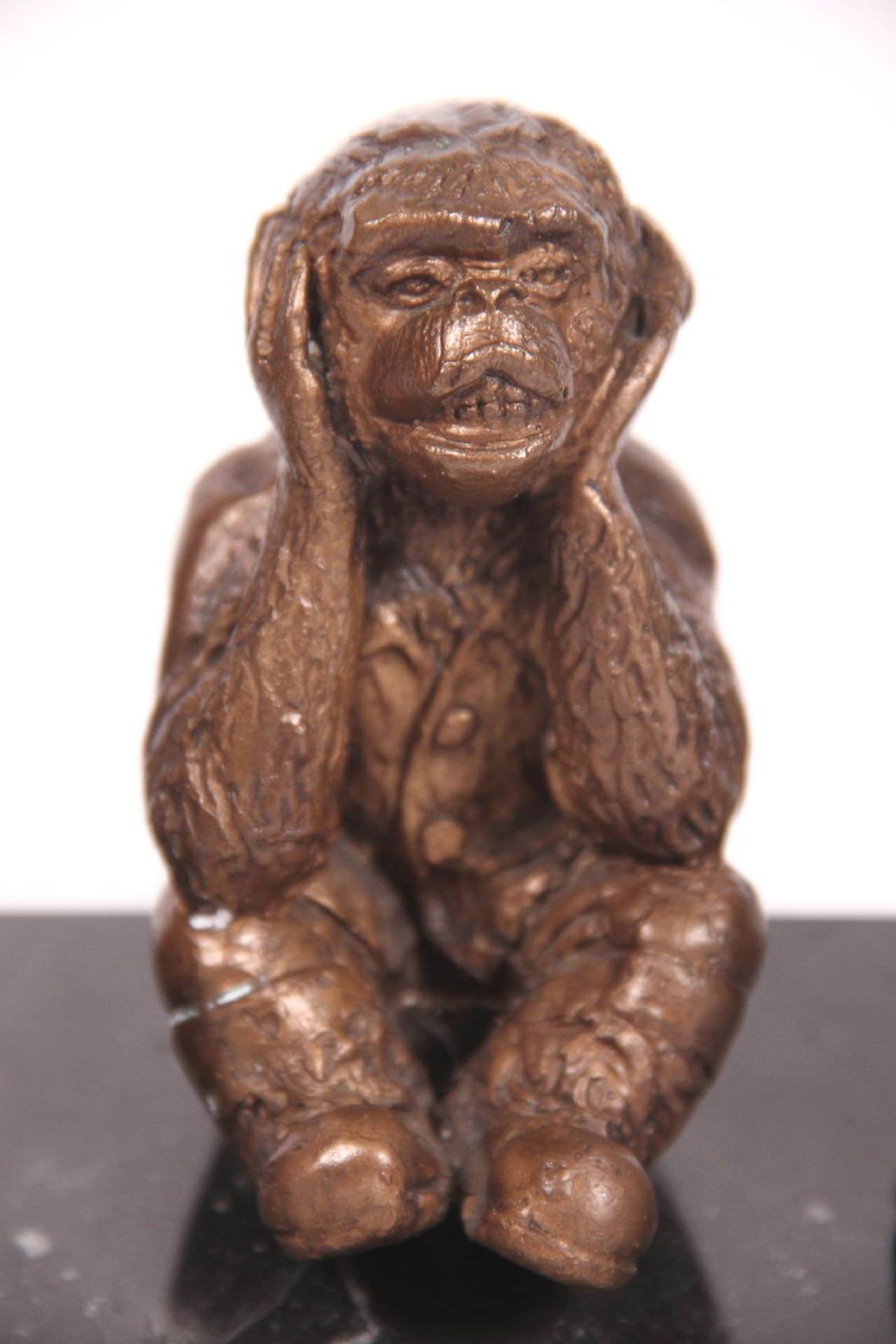 3 monkeys, "Do not hear, do not see, do not speak", bronze, patinated golden brown, on black - Bild 2 aus 2