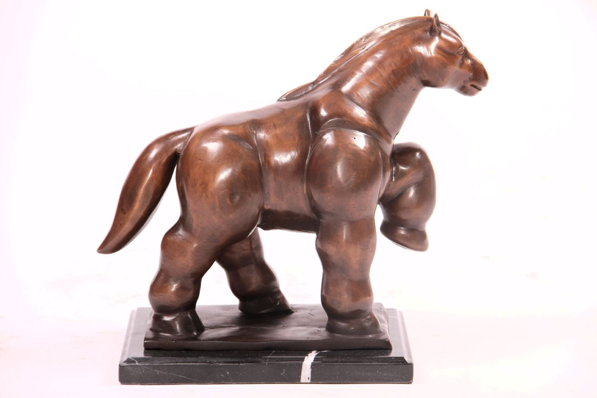 Horse, After Tang Model, bronze, patinated brown/golden brown, on black marble base, vividly veined, - Bild 2 aus 2