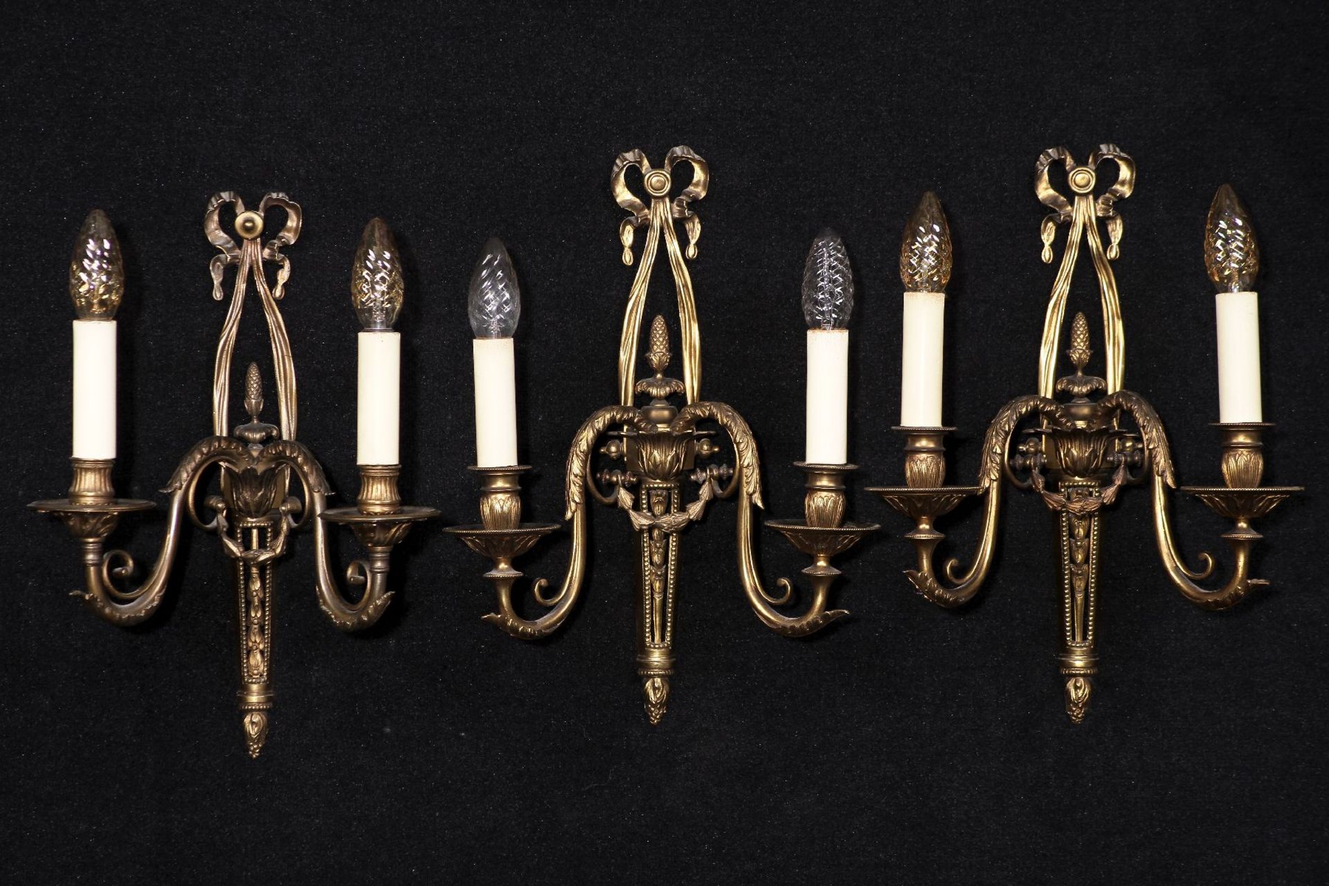 3 wall lights, metal fire-gilt, decorative elements in shape of acanthus leaves and loops, each with