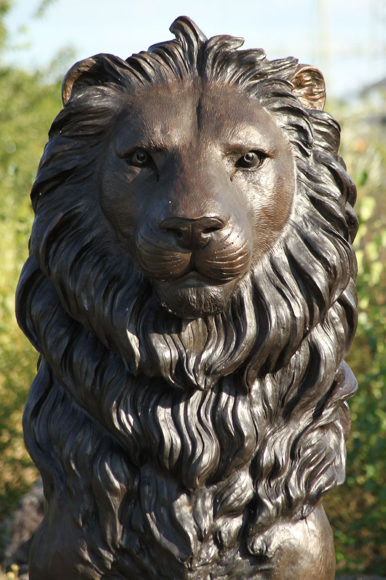 Monumental Lion, bronze, brown patinated, aligned frontally, tail to the right, majesticcharisma, - Bild 3 aus 4