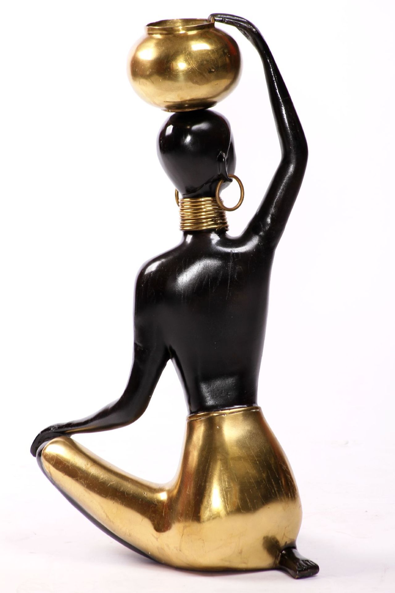 African Water Carrier, modeled on the Ndebele from Zimbabwe, bronze, body and head patinatedblack, - Bild 2 aus 2