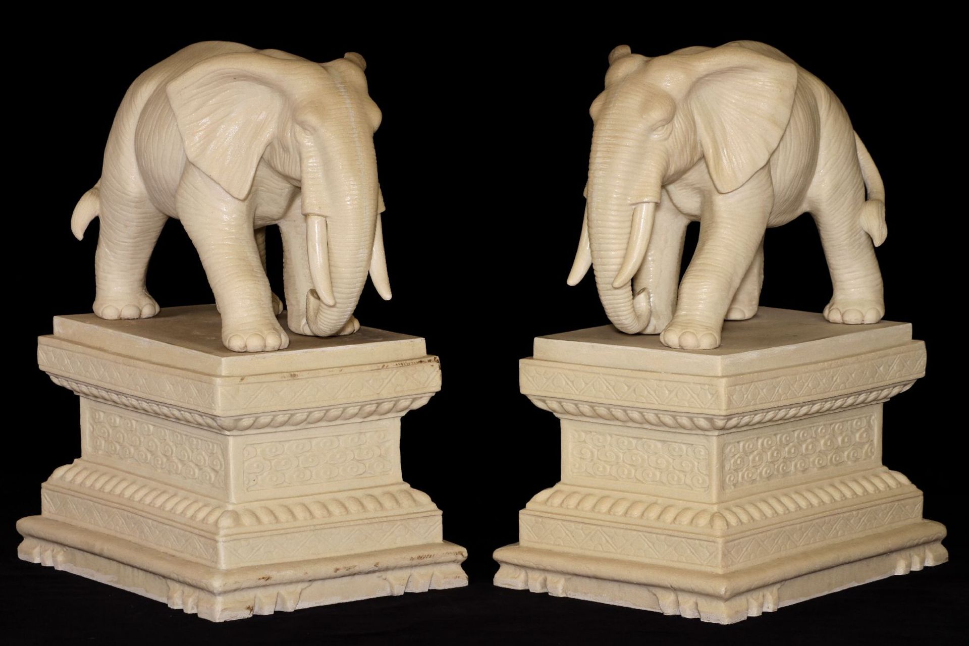 2 Elephants on pedestal, 4 parts, white art casting, weather-resistant, idealistic depiction of