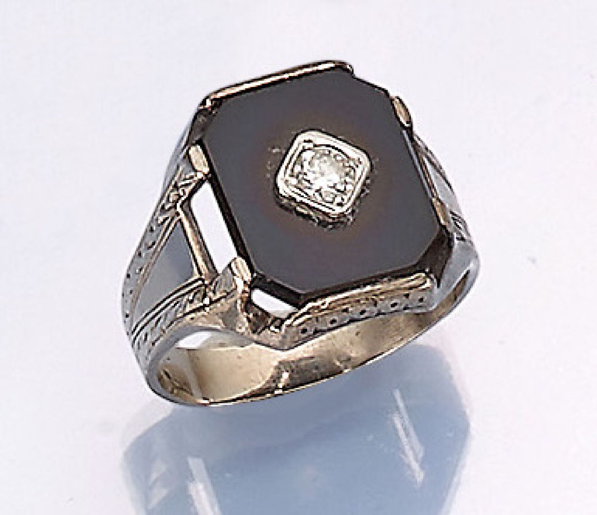 14 kt gold Art-Deco-ring with diamond, approx.1940s , WG 585/000, tested, onyxplate with diamonds