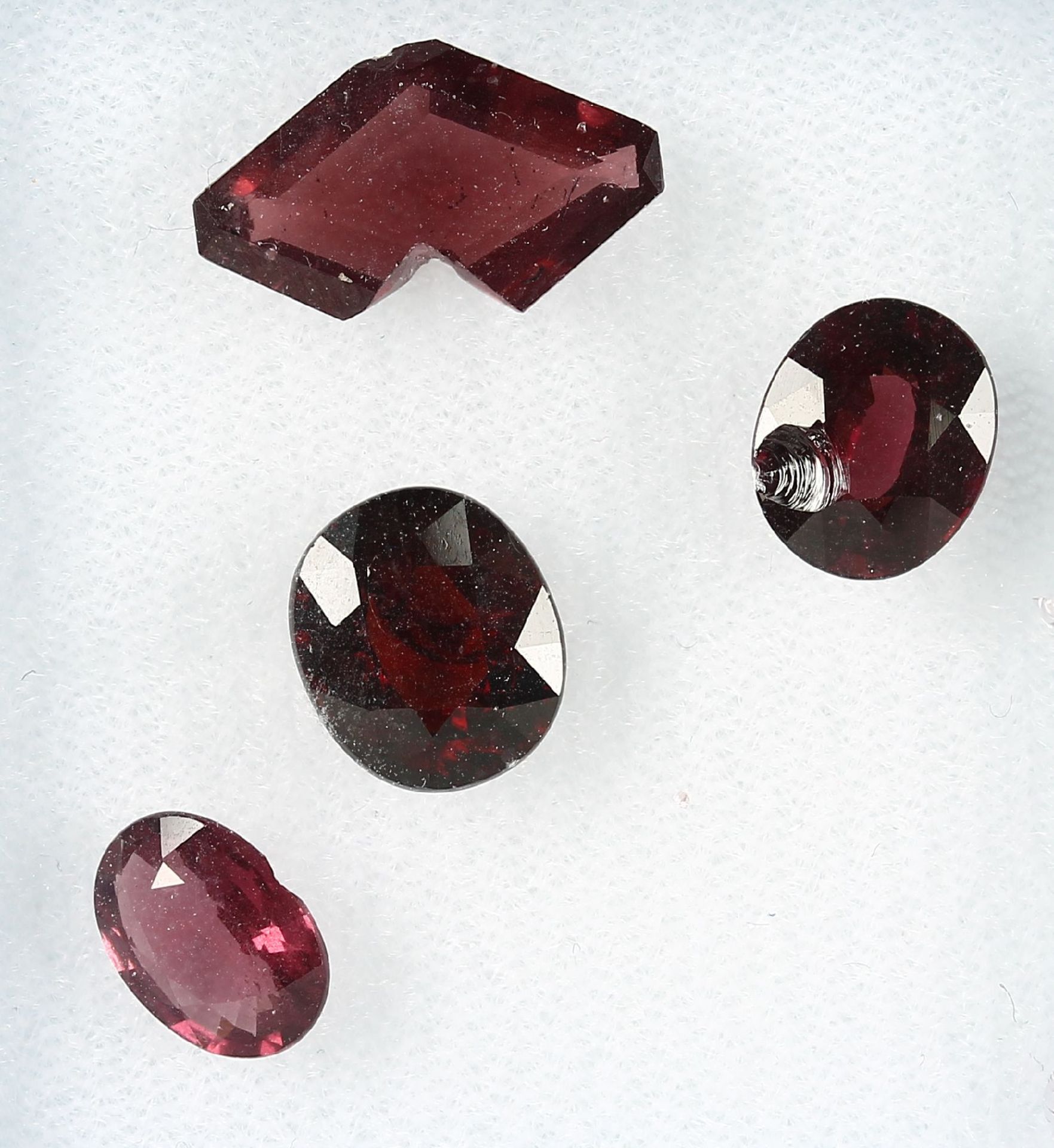 Lot 4 loose bevelled rhodolites , total 13.07 ct, 3 x oval, 1 x phantasy cut Valuation Price: 370, -