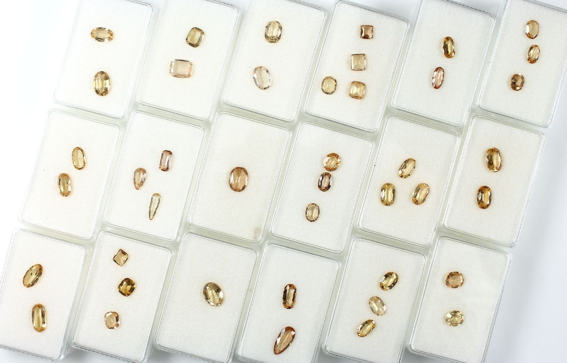 Lot loose topazes, total approx. 108 ct , round and oval bevelled, different sizes, and colours,