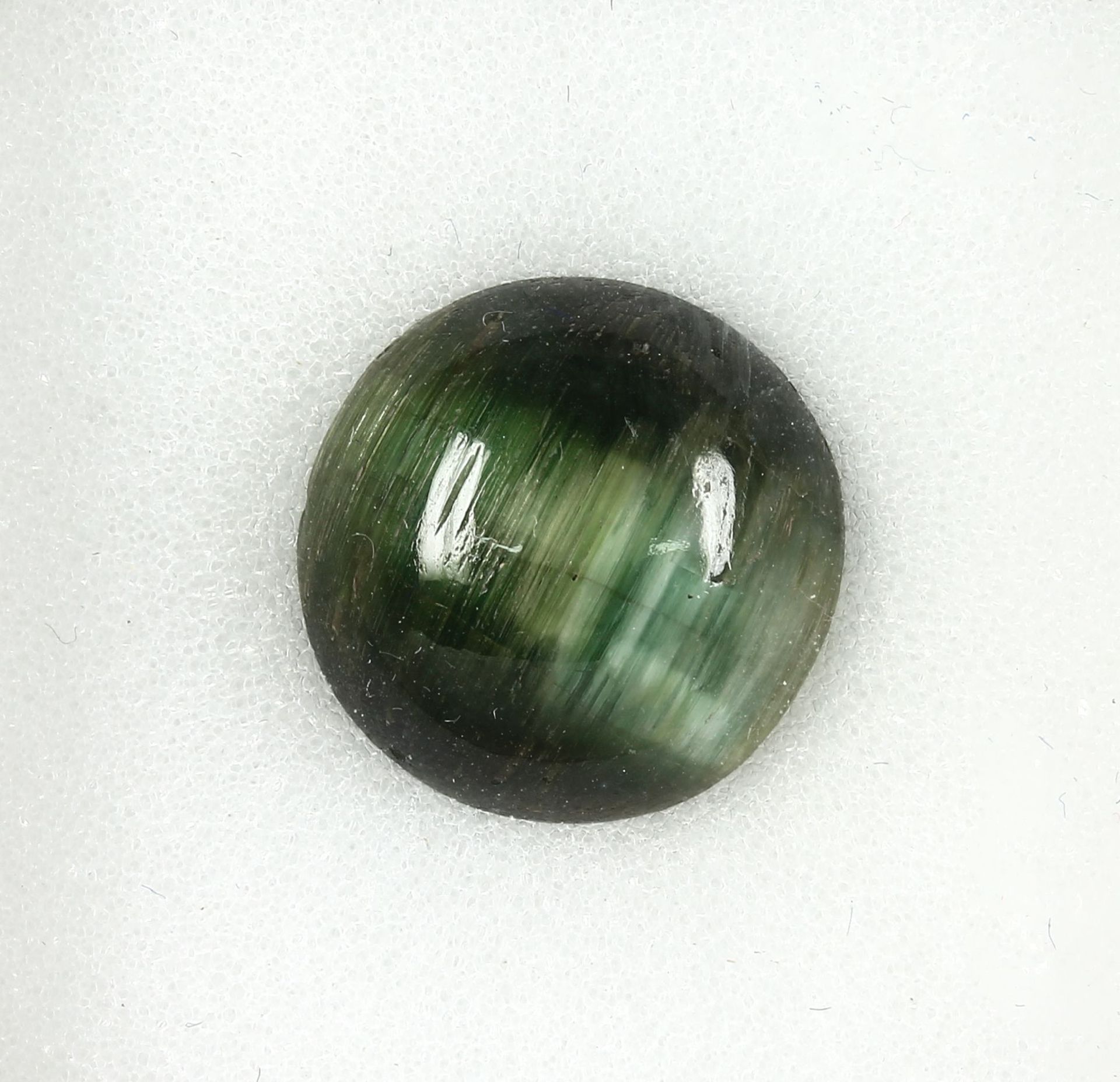 Loose tourmaline cat's eye cabochon , approx. 15.3 ctLoser Turmalin Katzenaugencabochon, ca. 15.3