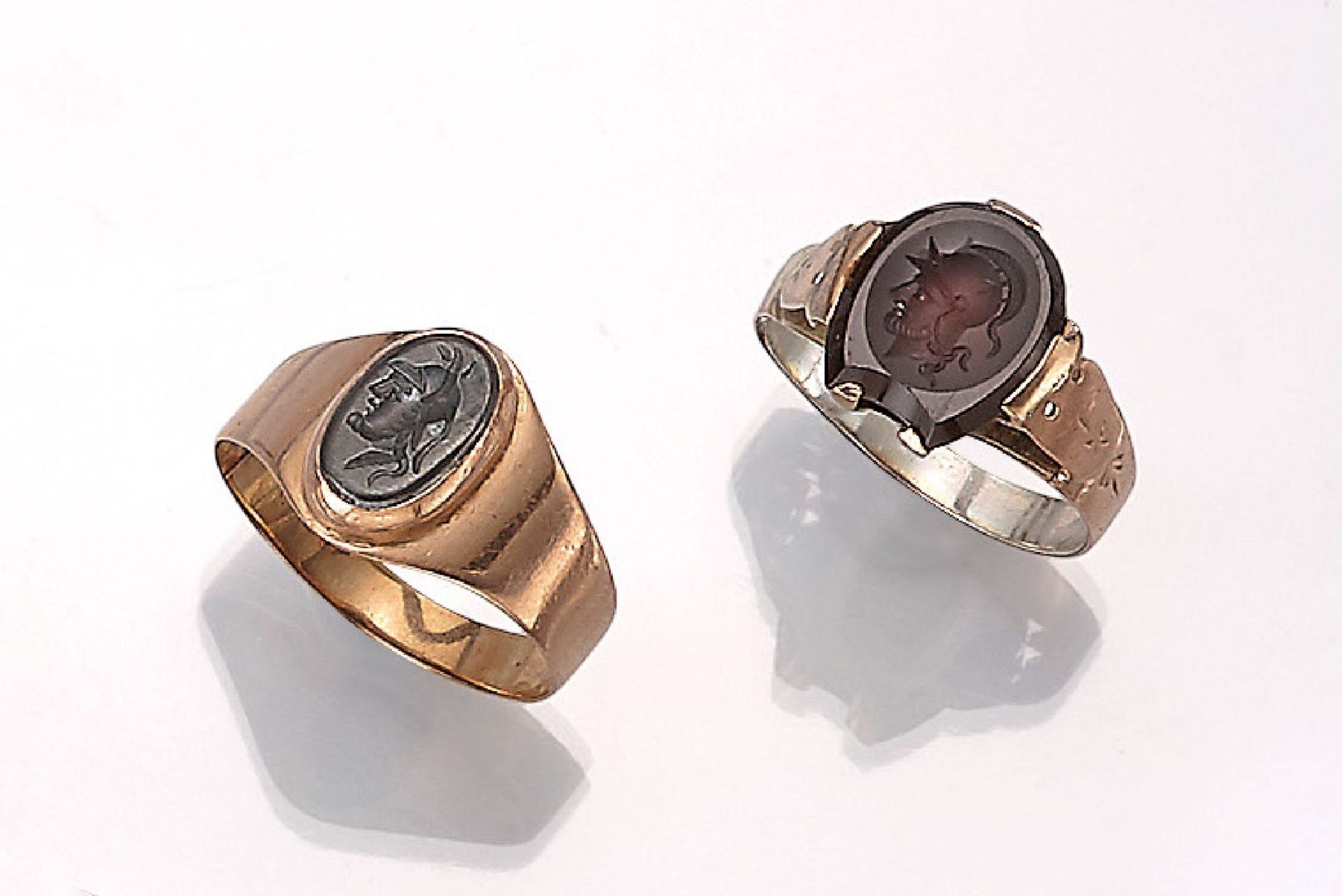 Lot 2 rings with semi-precious stones , german approx. 1900s, semi precious stone inlay with